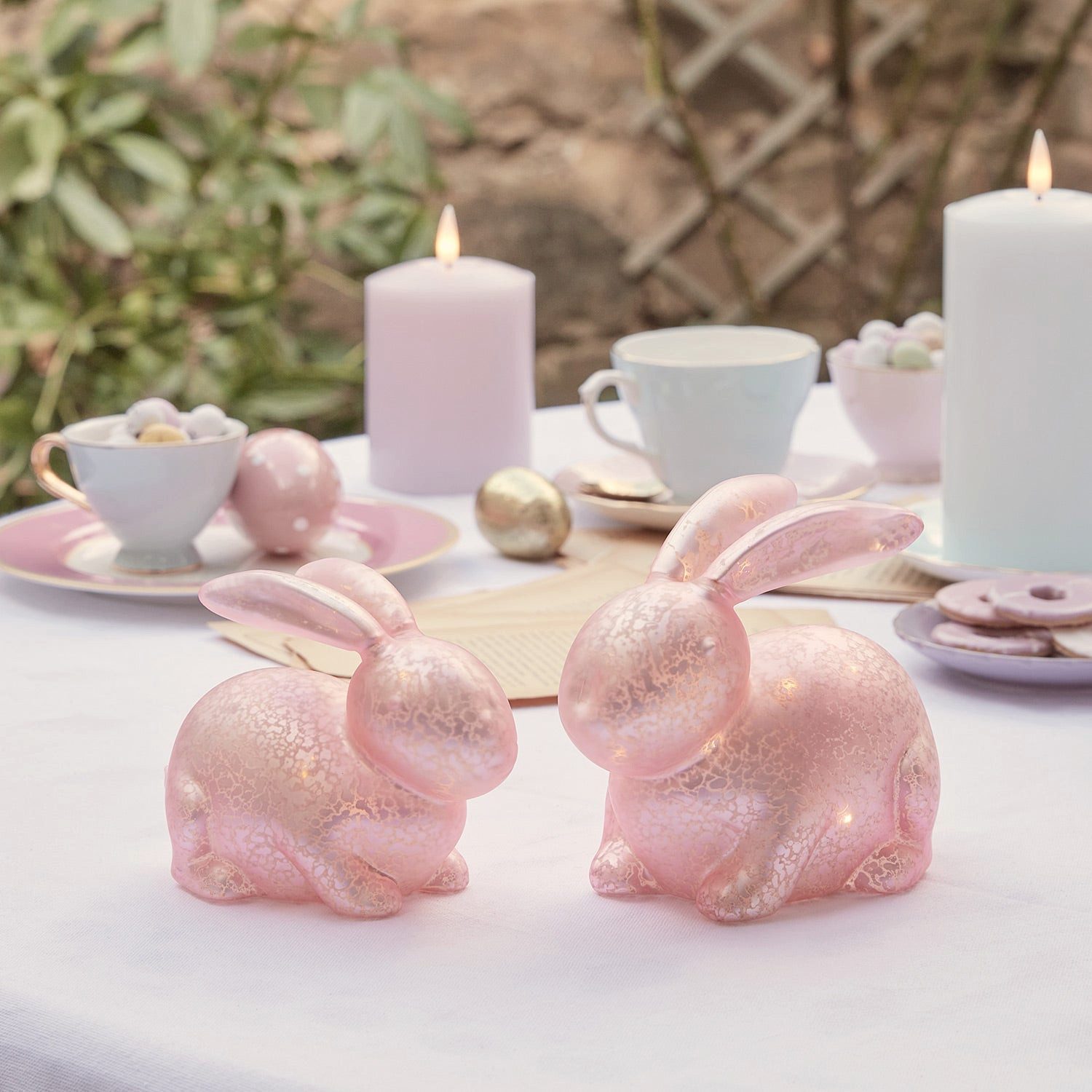 Lights4fun Osterhase 2er Set LED Osterdeko Hasen aus Glas pastellrosa