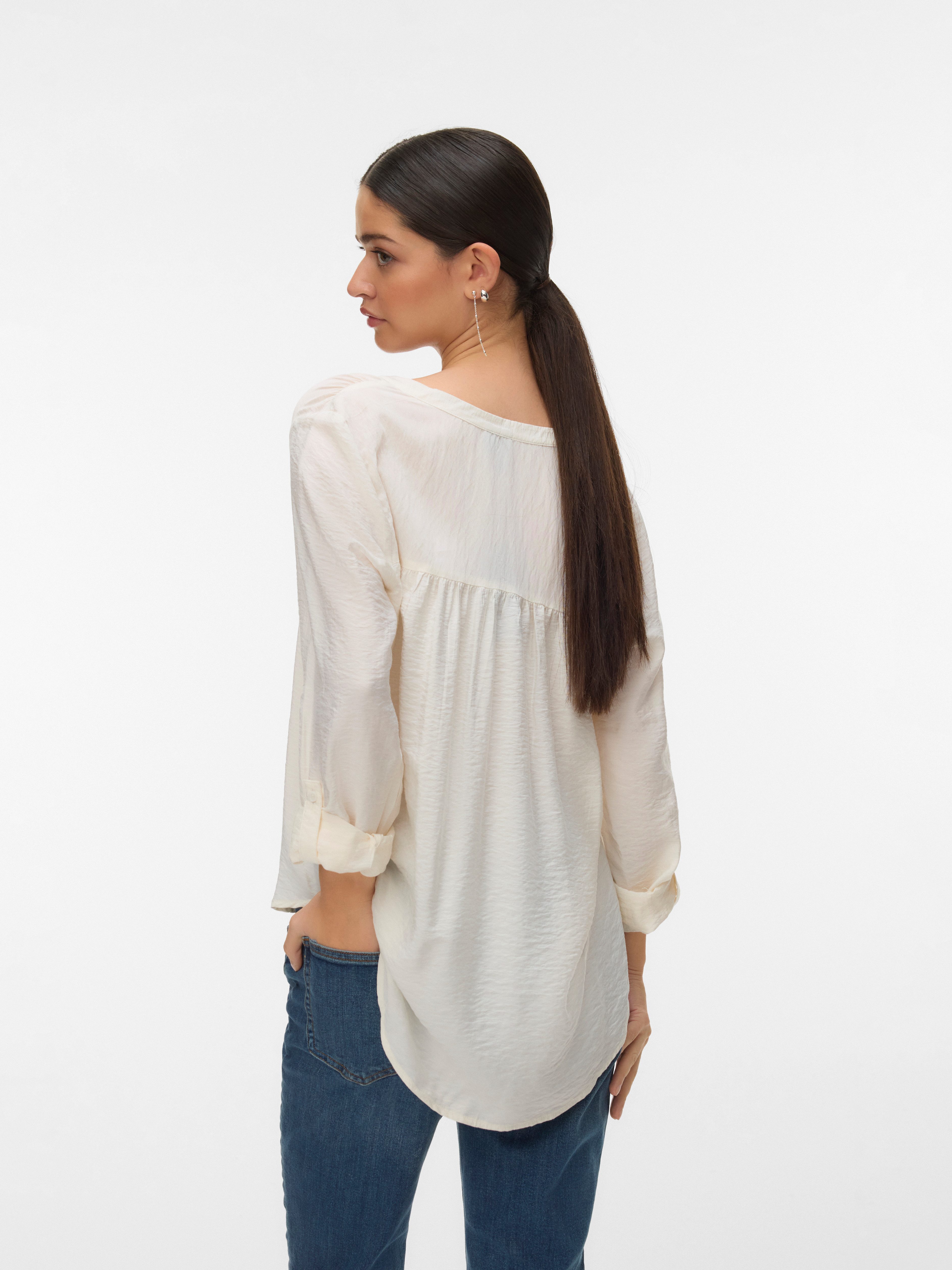 Vero Moda Blusenshirt VMKAJA LS V-NECK FOLD-UP TOP WVN mit Raglan-Ärmeln – Bild 2 von 5