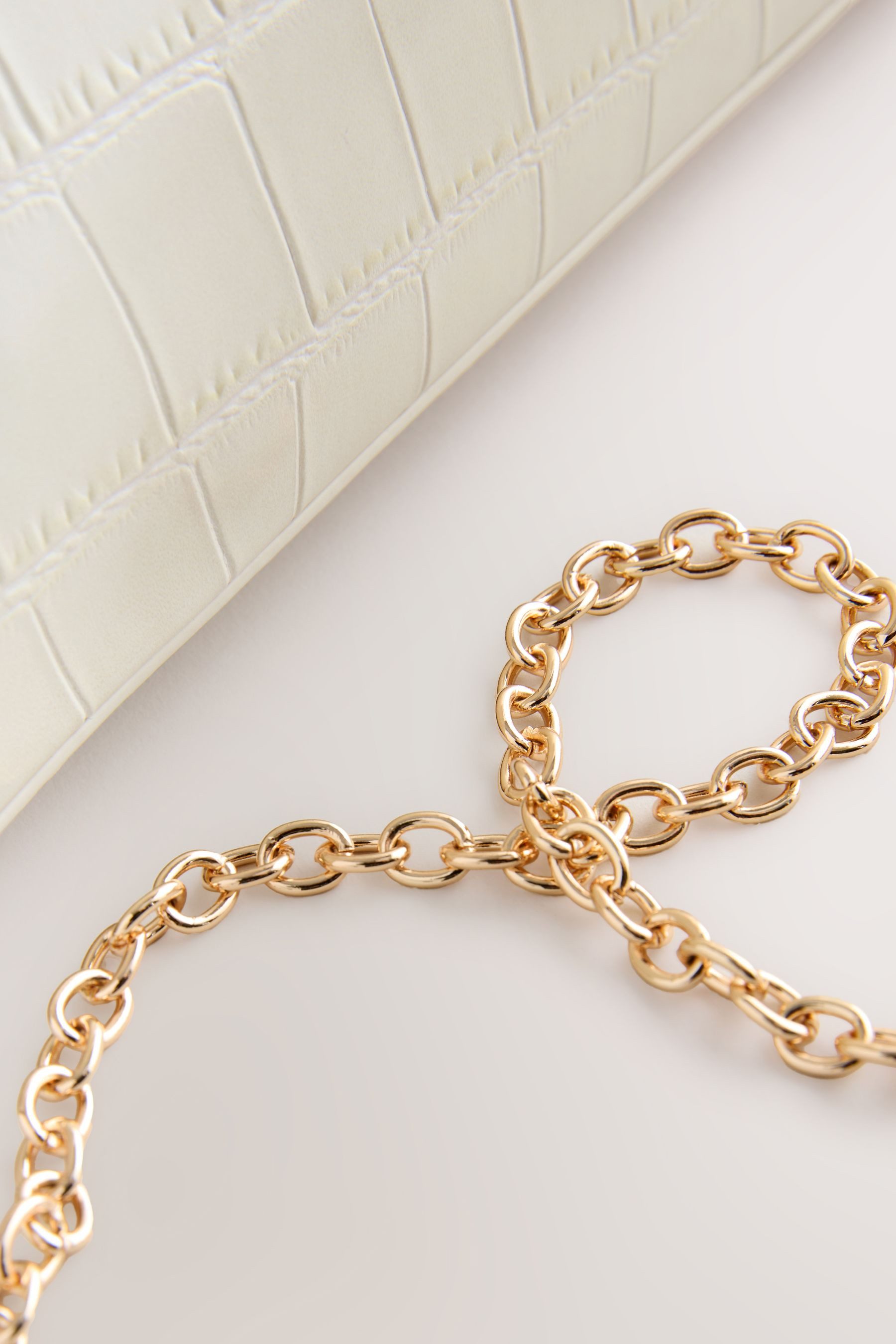 Next Clutch Tasche in Kroko-Optik mit Cut-out (1-tlg)