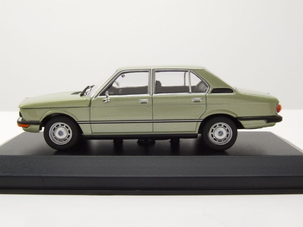 Maxichamps Modellauto BMW 520 E12 1972 grün metallic, Maßstab 1:43
