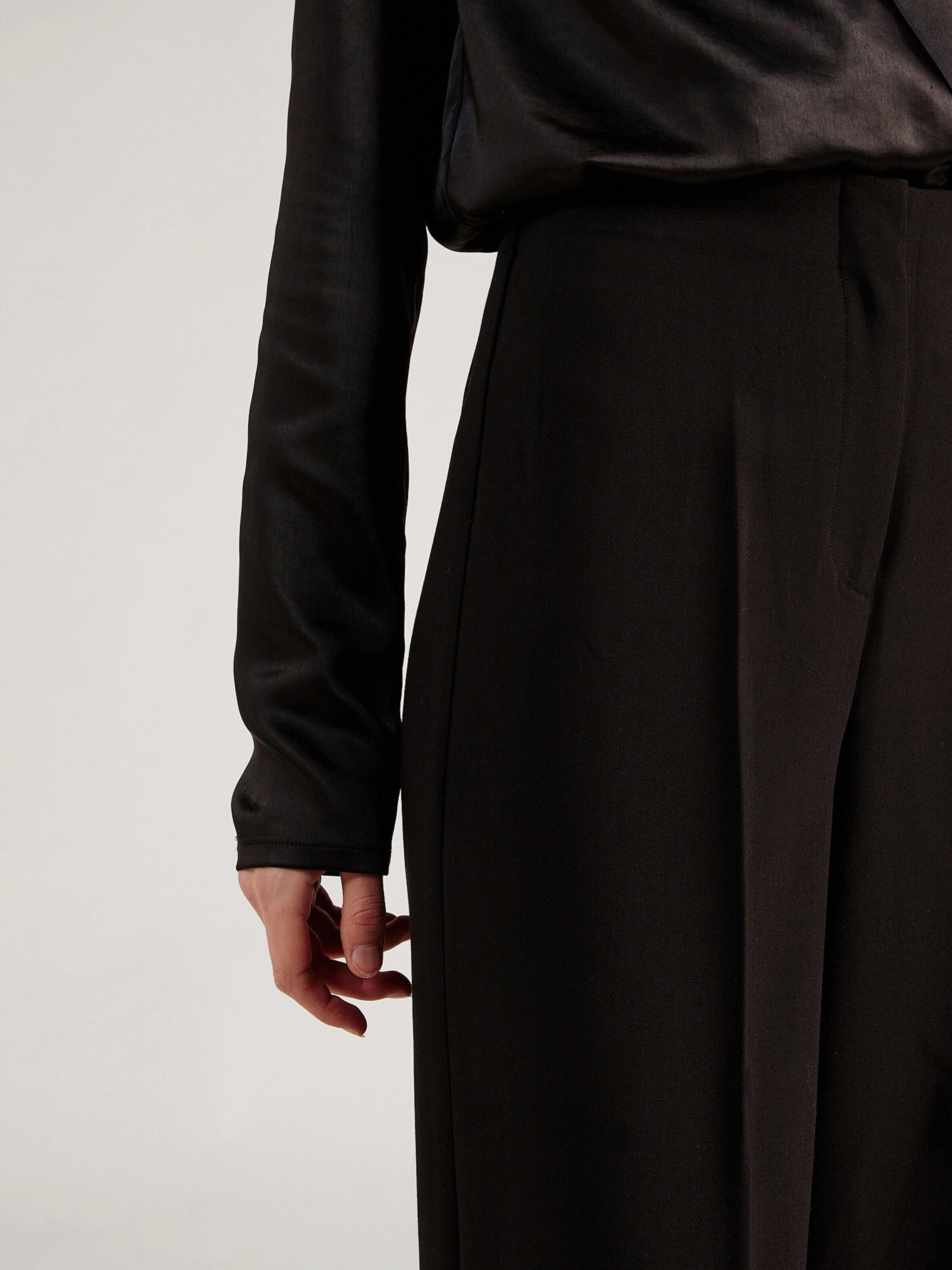 SOAKED IN LUXURY Stoffhose Corinne (1-tlg) Falten