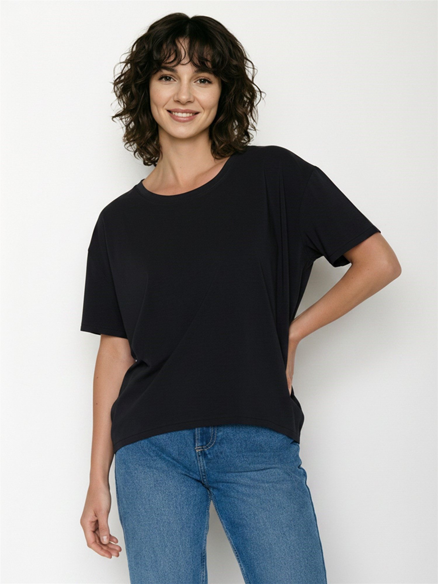 GreenBomb T-Shirt Feel Basic Motiv Basic (1-tlg., 1) lockerer Schnitt, leichter Fall, vorne kürzer als hinten