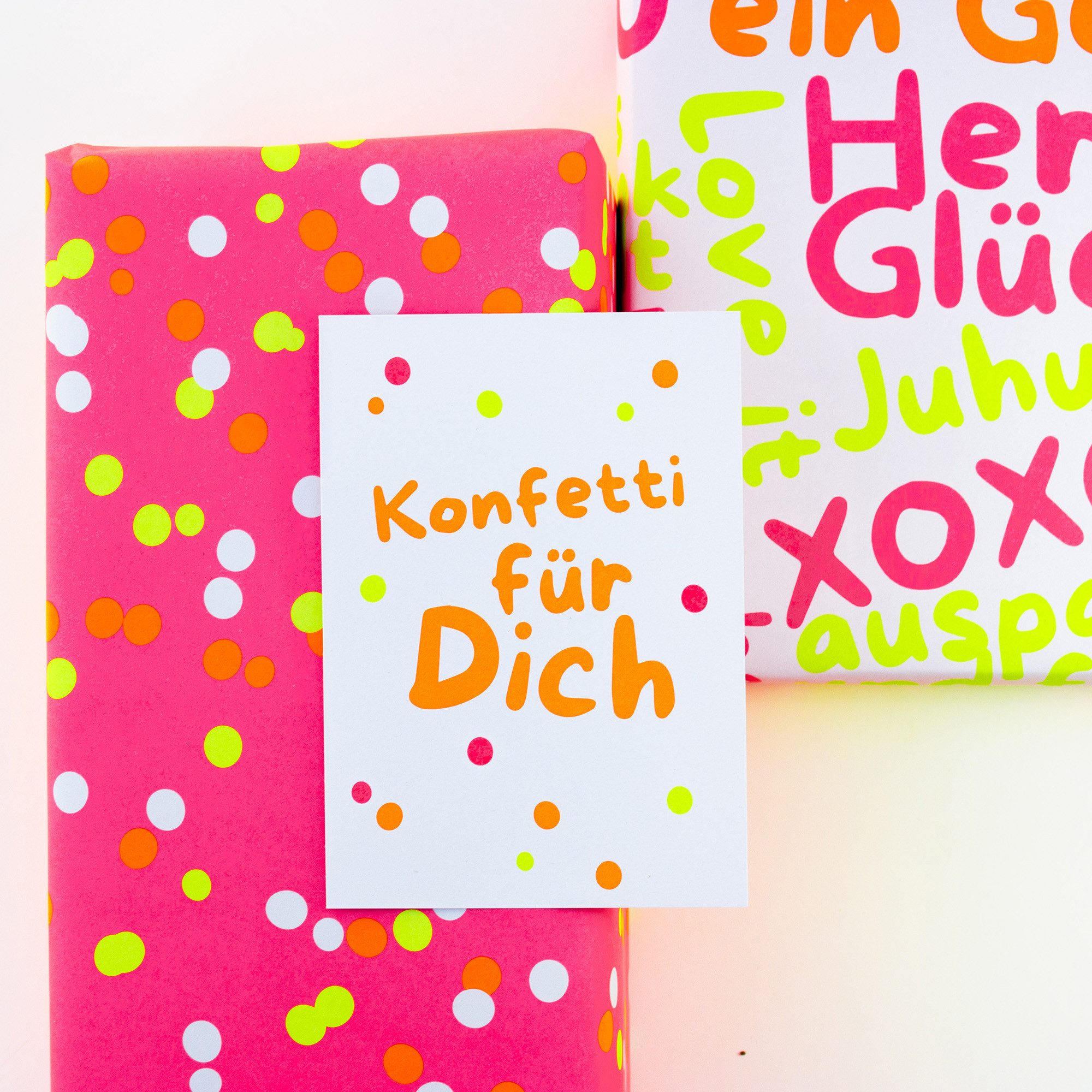 Bow & Hummingbird Geburtskarte Postkarte "Konfetti für Dich" (Neon) aus Recyclingpapier – Bild 3 von 3