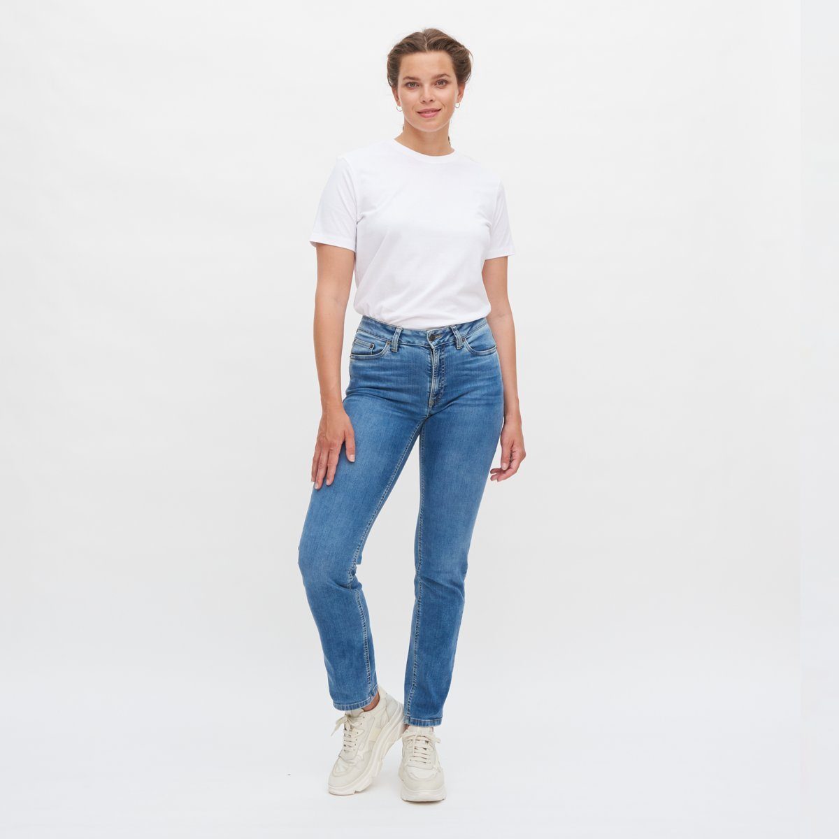 LIVING CRAFTS Bequeme Jeans DONNA Legerer Schnitt im 5-Pocket Stil Mid Indigo