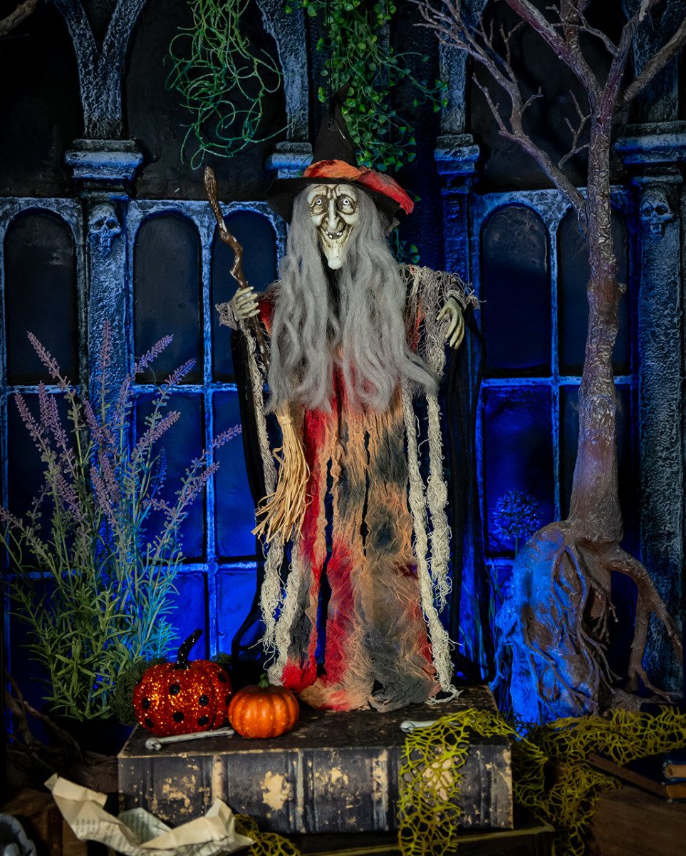 Horror-Shop Dekoobjekt Klassische Märchenhexe als Halloween Hängefigur 70