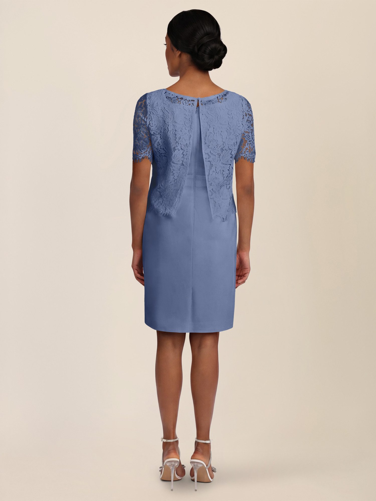 Apart Etuikleid mit eleganter Doppellage