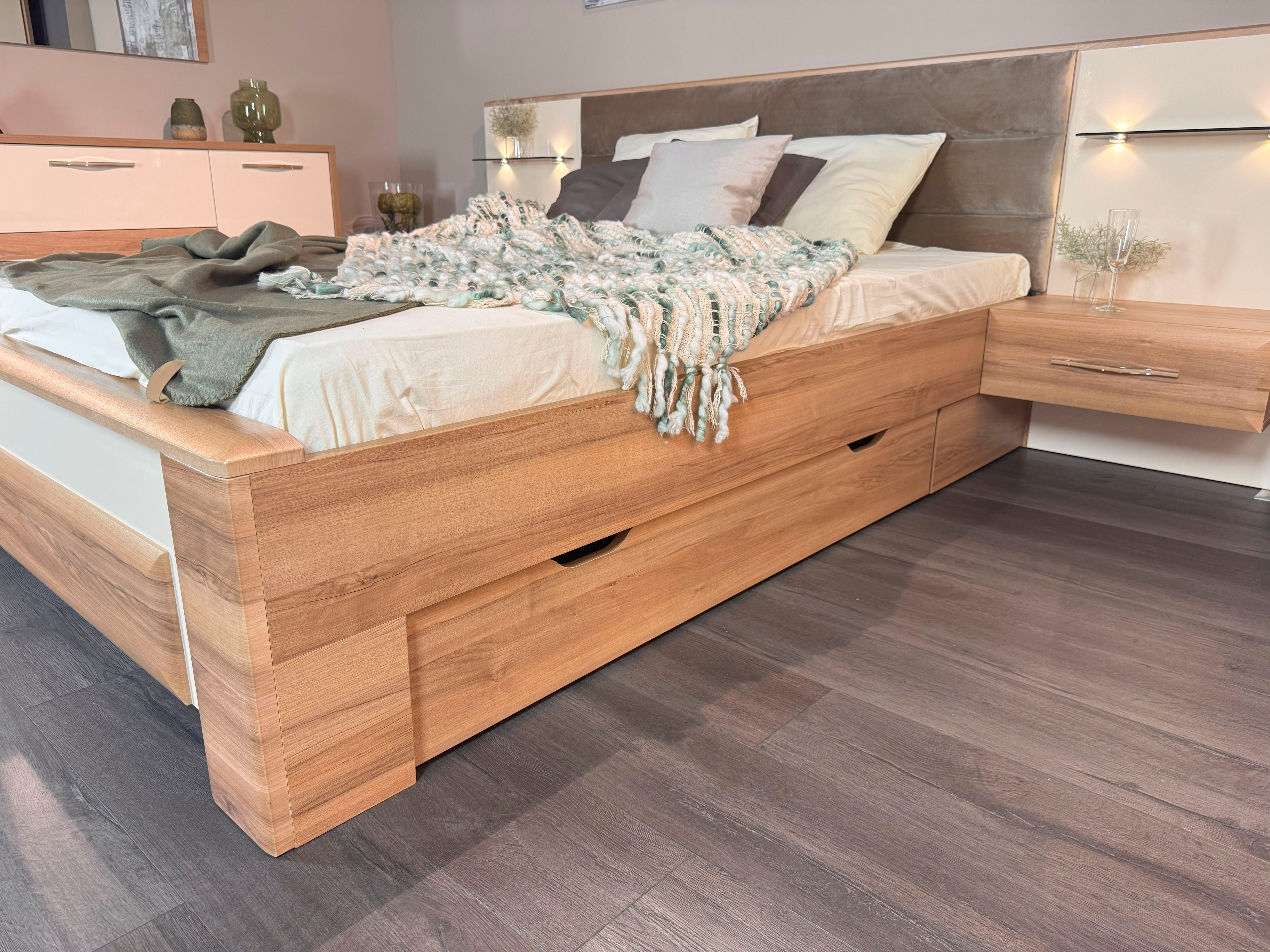 OTTO home Bettgestell Gala, 160 oder 180x200cm Liegefläche, FSC-zertifiziert (optional passende Stauraumschubladen und Nachttische erhältlich), bequem gepolstertes Kopfteil, bezogen mit Samtvelours