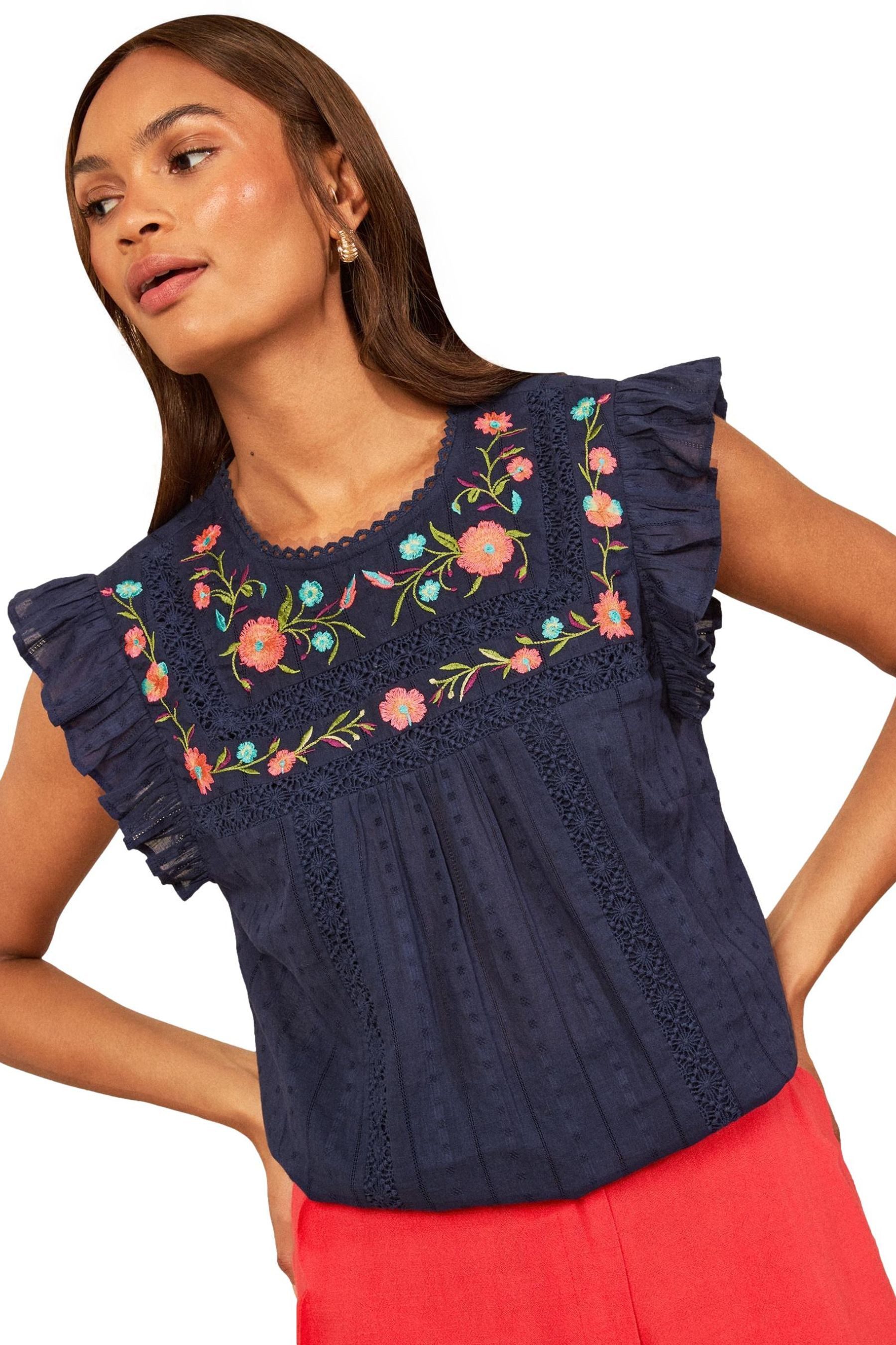 Love & Roses Blusentop Love & Roses Bluse mit Stickerei und Flatterärmel (1-tlg)