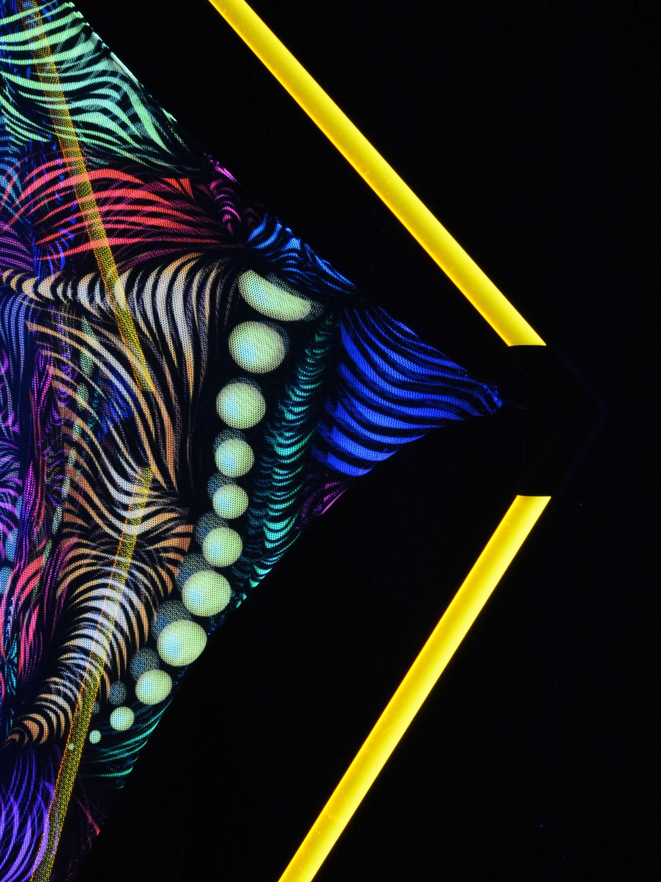 PSYWORK Wanddekoobjekt Neon leuchtet "Mesh Gelb Magnetic Yellow", Field UV-aktiv, Dekoobjekt unter Schwarzlicht Schwarzlicht snap-2gether