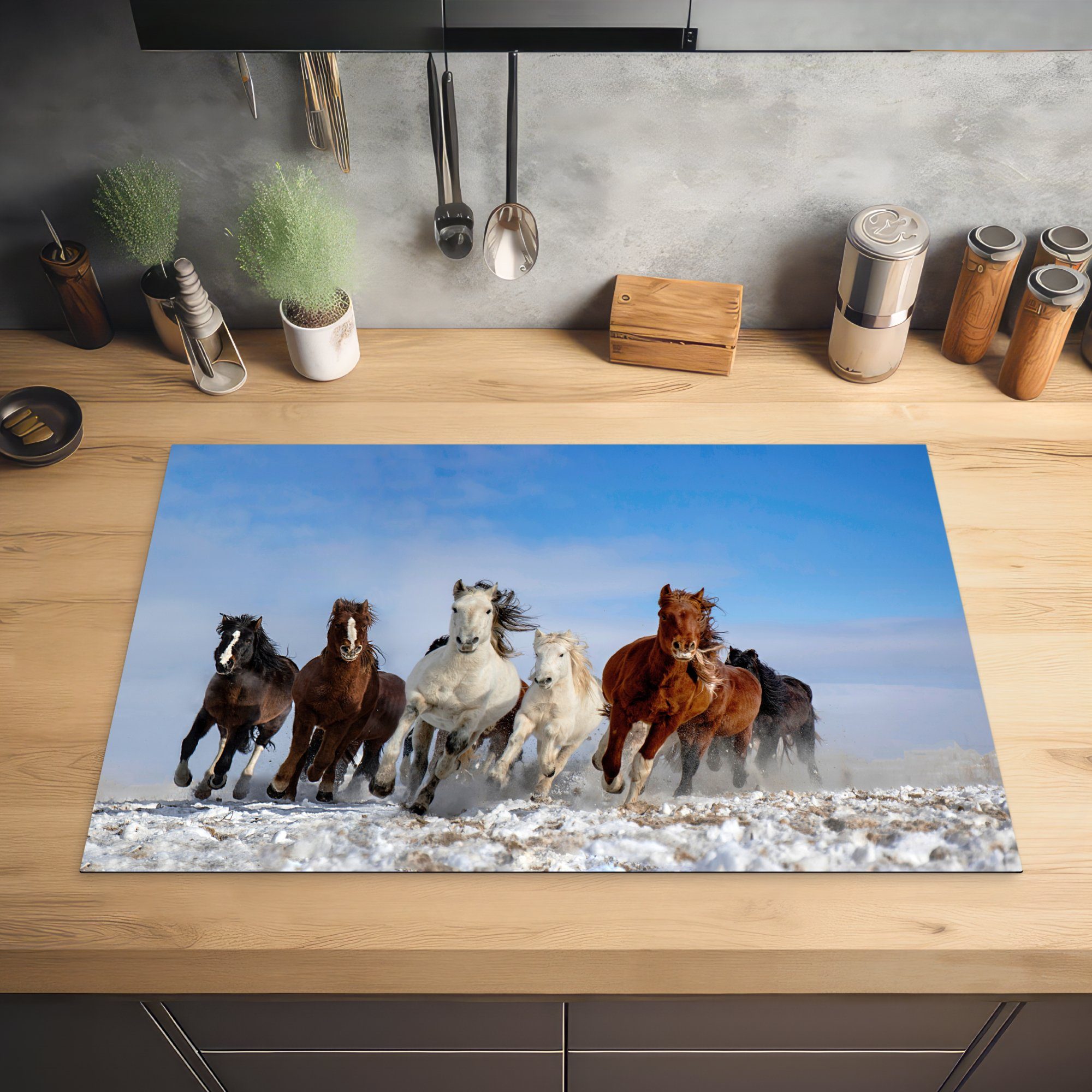MuchoWow Herdblende-/Abdeckplatte Galoppierende Pferde in küche, der mongolischen Schutz tlg), Vinyl, 81x52 die Ceranfeldabdeckung für Induktionskochfeld (1 Landschaft, cm