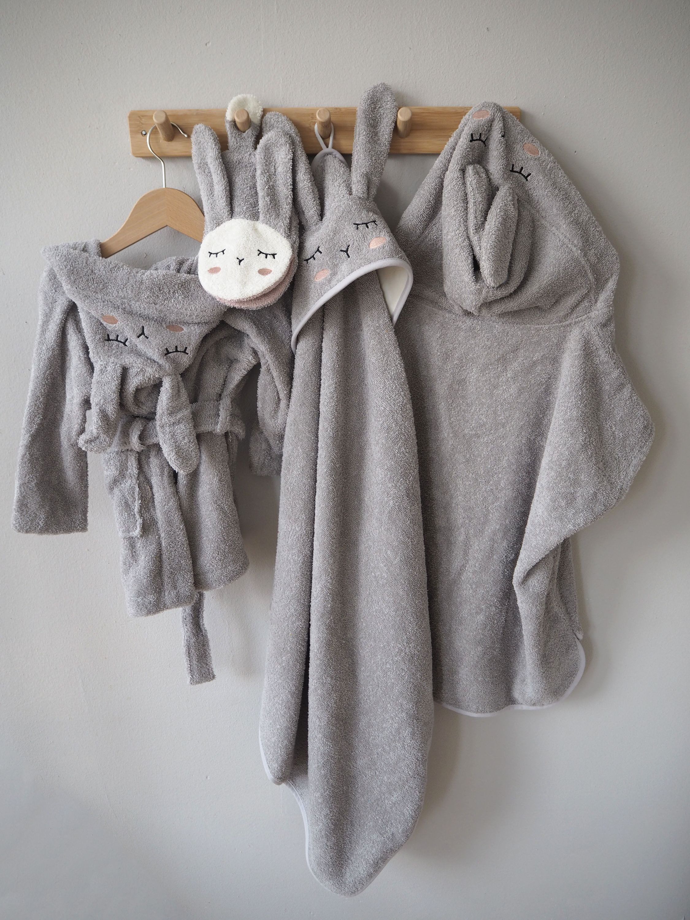 kikadu Badeponcho Kapuzen-Handtuch Hase Silbergrau, kuschelig weich Bio-Baumwolle