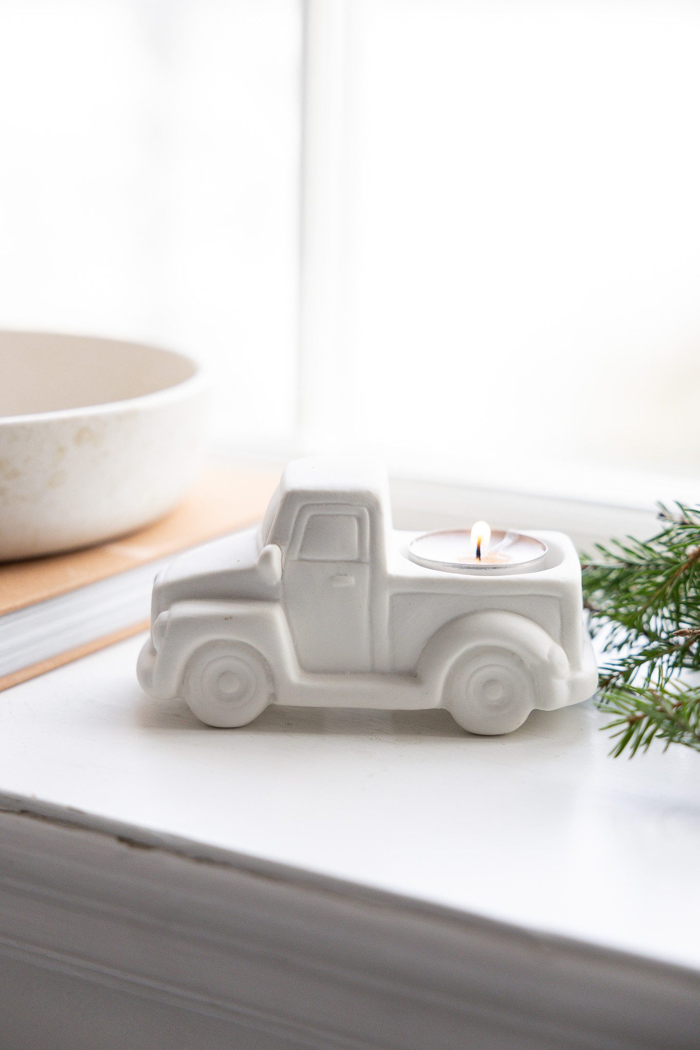 Storefactory Kerzenhalter Auto L13cm weiß Keramik Christmas Car, Weihnachtsdekoration aus Keramik