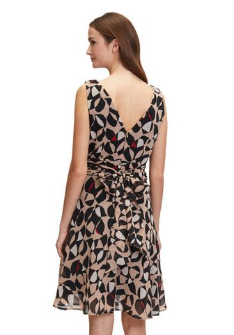 Betty&Co Šifoninė suknelė Betty & Co Moterims suknelė Šifoninė suknelė be rankovės forma