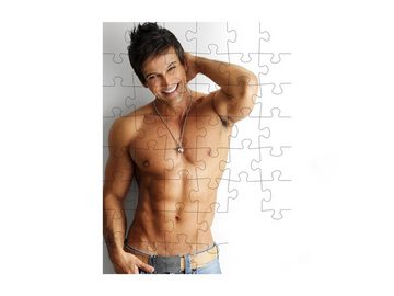 puzzleYOU Puzzle Sexy Lächeln: Male-Model mit nacktem Oberkörper, 48 Puzzleteile, puzzleYOU-Kollektionen Erotik
