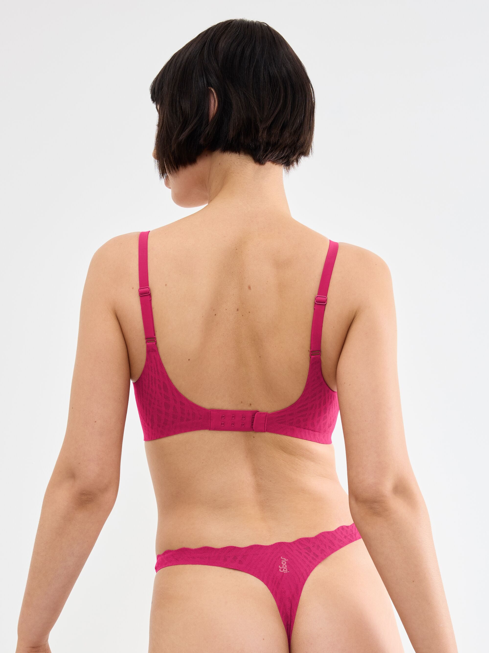 sloggi Bügelloser BH ZERO Feel Bliss THE UP Spitzenoptik, Lift-Up Effekt, mit herausnehmbaren atmungsaktiven Pads – Bild 4 von 5
