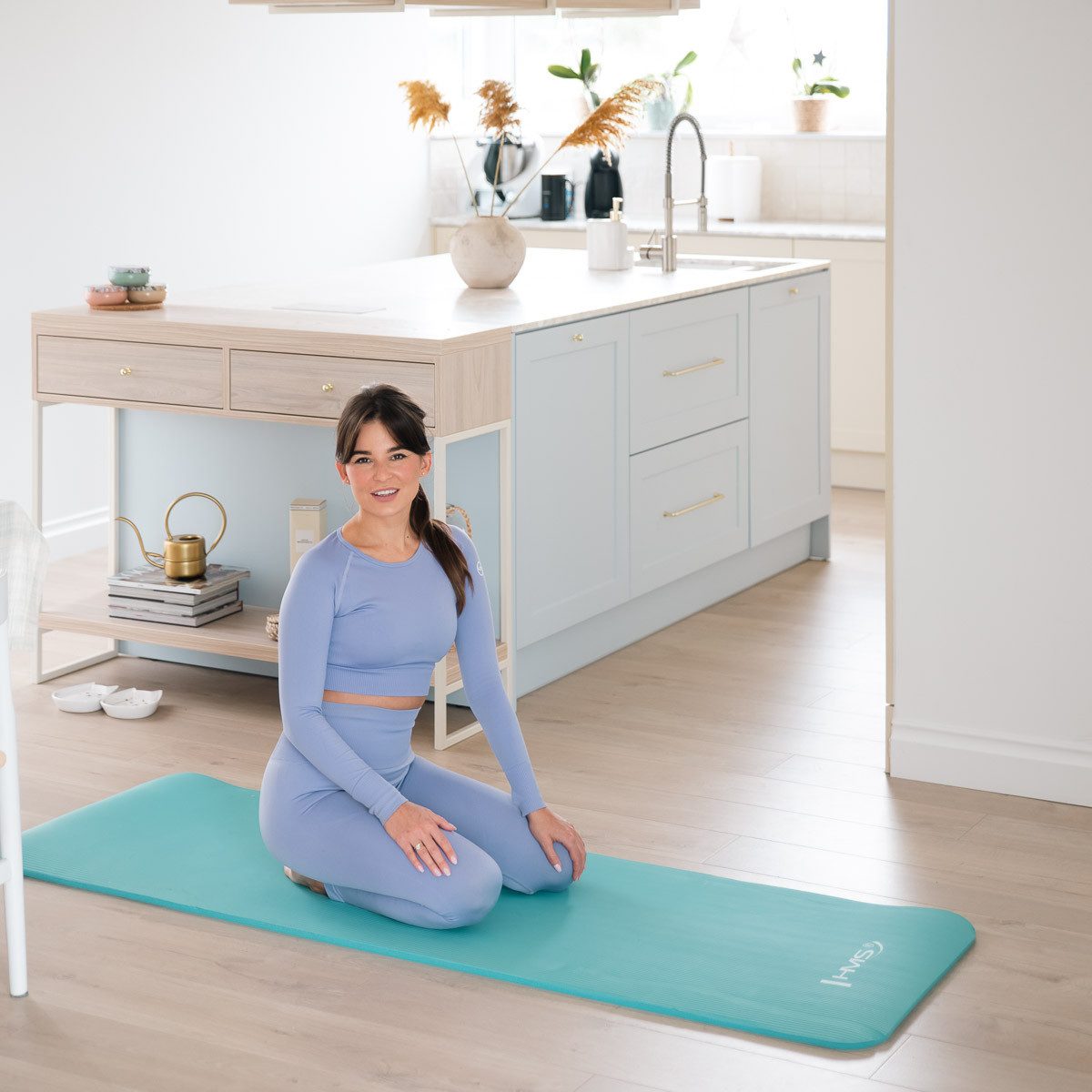 HMS Fitnessmatte MAXI Yogamatte Sportmatte Gymnastikmatte Pilates, inkl. Tragegurt, 15mm dick und einer Maxilänge von 183cm