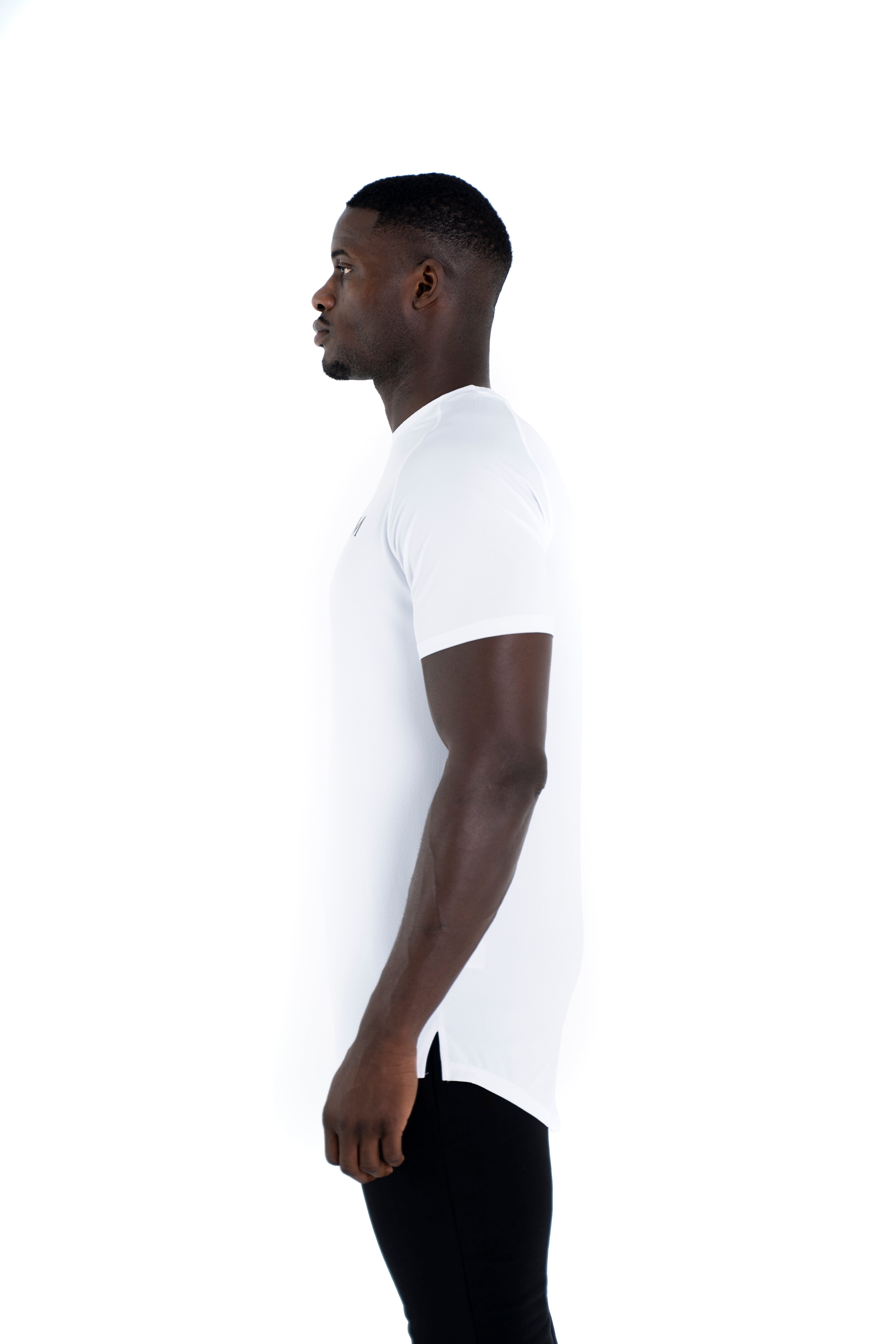 Figurbetont Funktionsshirt weiß Sportlicher Universum elastisch T-Shirt Abgerundeter und Schulterschnitt, Sportwear Saum
