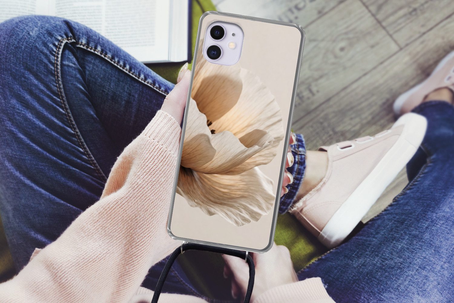 MuchoWow Handyhülle für Apple iPhone 12 Blume - Beige - Creme, Tragbare Handyhüllen mit Kette zum umhängen, Handykette Handyband