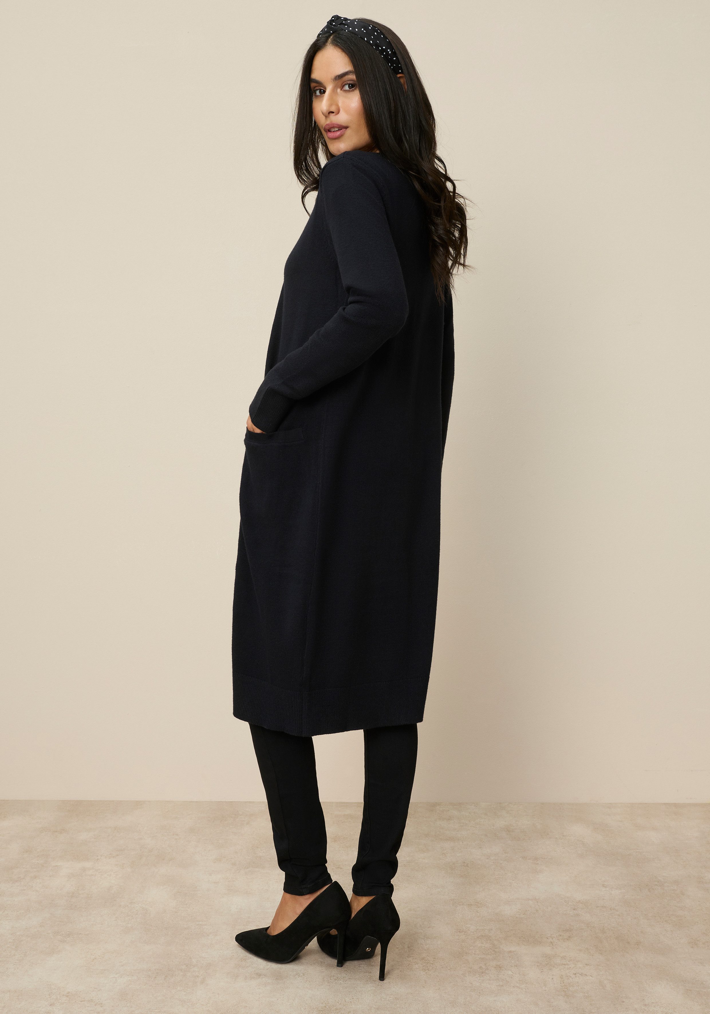 Tamaris Strickjacke mit figurumspielender Passform in Longform aus kuschligem Viskosegestrick – Bild 4 von 5