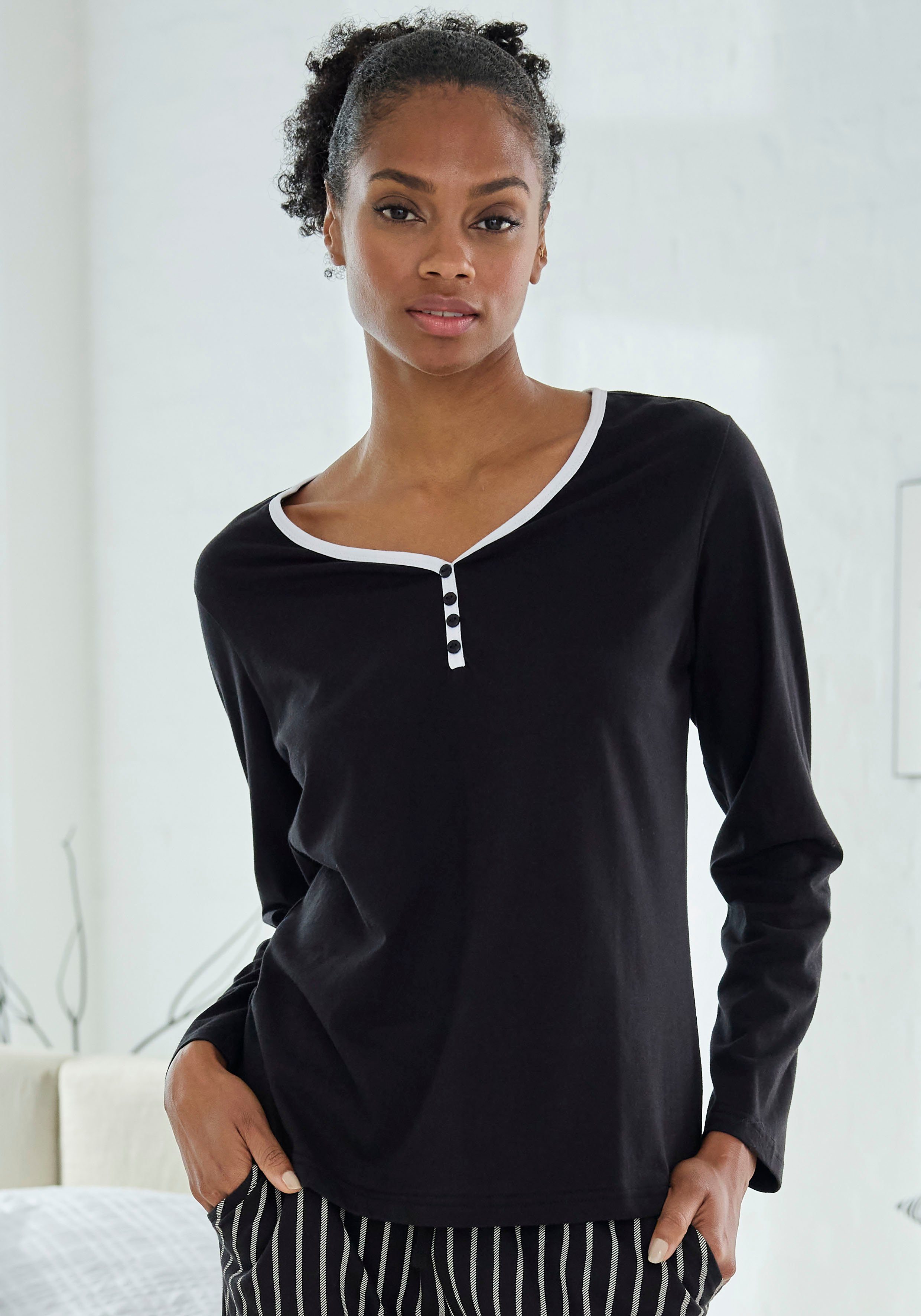Vivance Dreams Pyjamaoberteil (1-teilig) mit Paspel und kurzer Zier-Knopfle günstig online kaufen