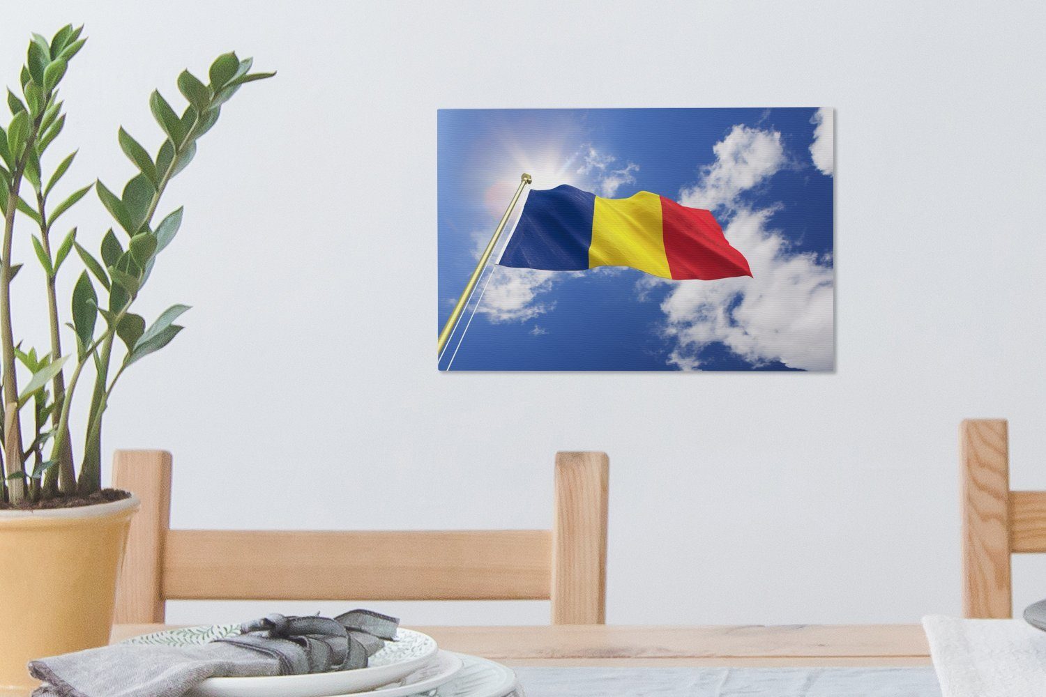 OneMillionCanvasses® Leinwandbild Rumäniens Flagge weht St), Himmel, Wanddeko, (1 am Wandbild cm 30x20 Aufhängefertig, Leinwandbilder