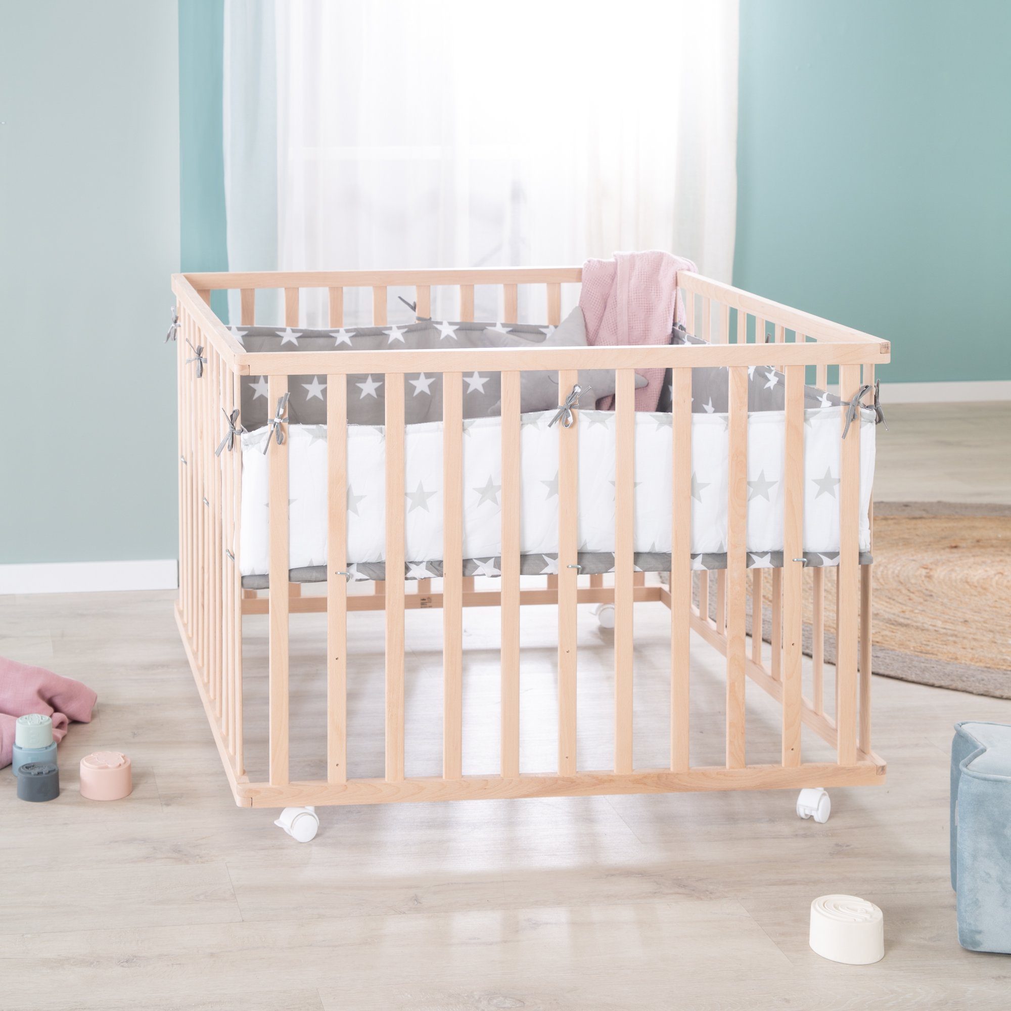 roba® Laufgitter Little Stars, Laufstall inkl. Schutzeinlage, höhenverstellbar mit Rollen – Bild 2 von 5