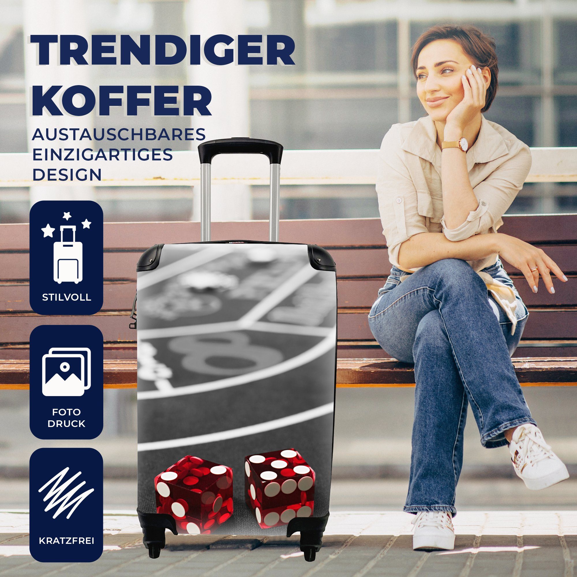 Trolley, Würfeln, rollen, Ferien, mit Reisetasche Reisekoffer einem von Schwarz-Weiß-Foto für mit MuchoWow Ein roten 4 Handgepäckkoffer Rollen, Pokertisch Handgepäck