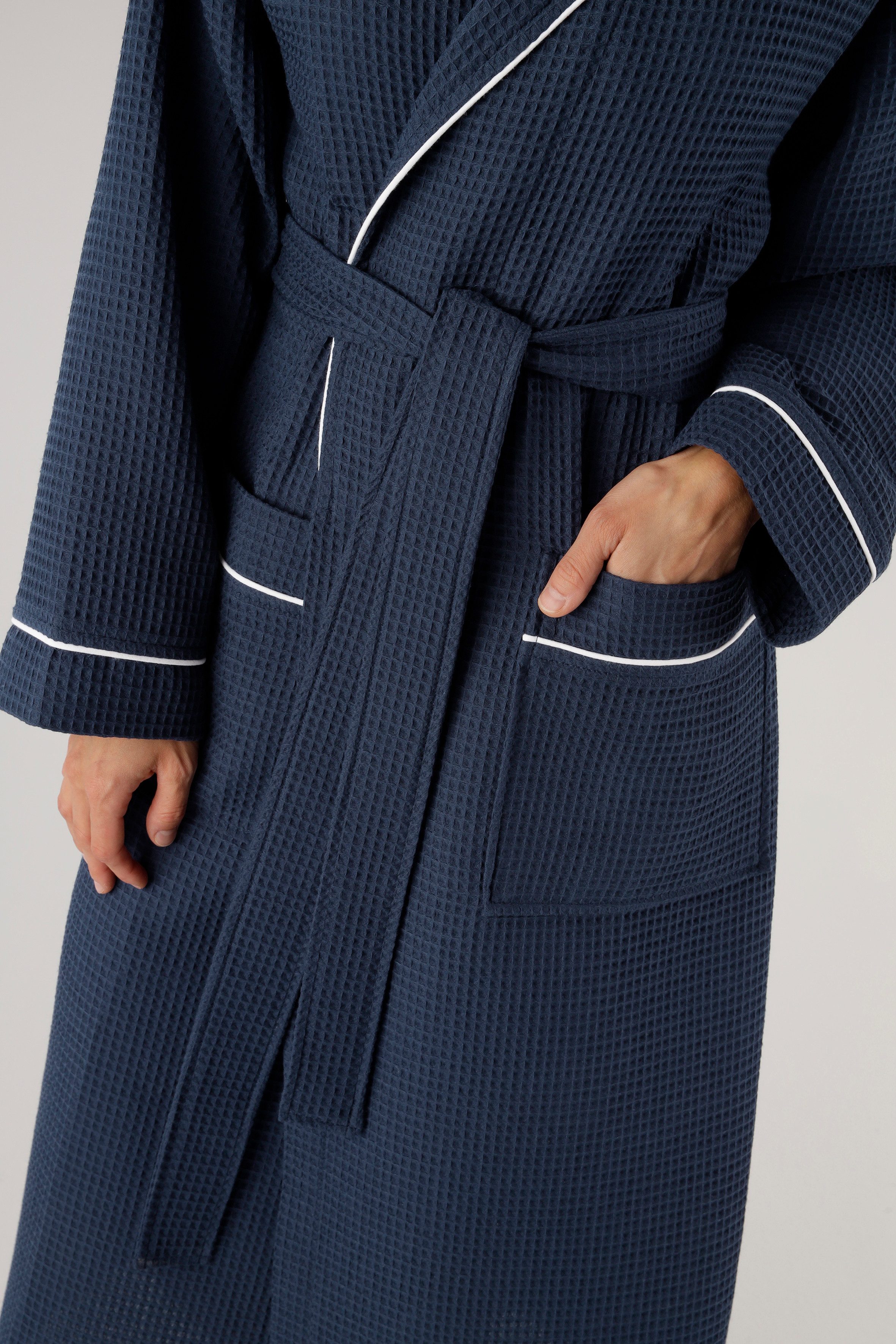 OTTO home Unisex-Bademantel Nora, Standard & Premium, leichte Qualität, ideal für Sauna & Spa, Waffelpiqué, Kimono-Kragen, Gürtel, Damen & Herren, Kimono-Kragen – Bild 4 von 5