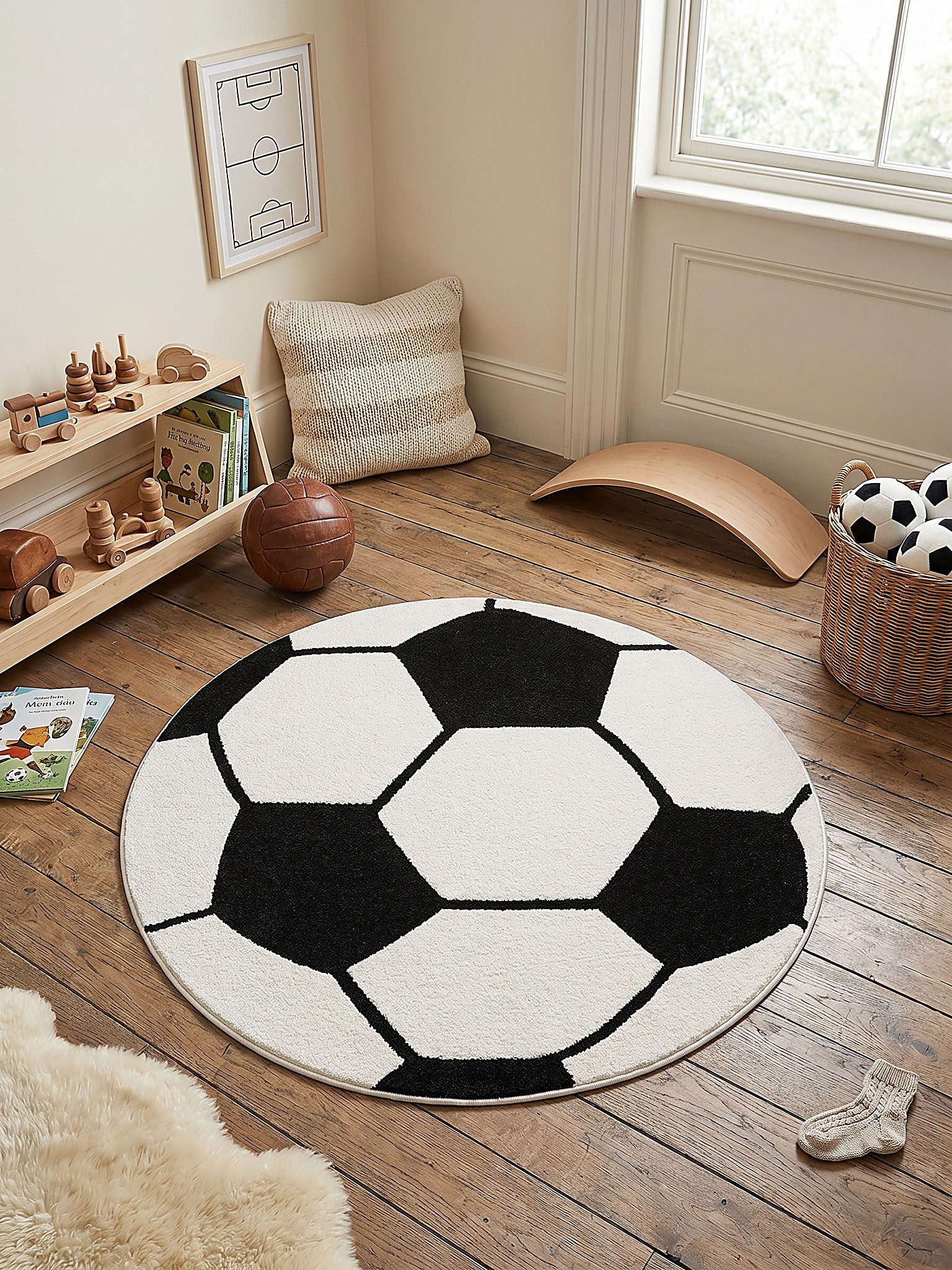 KADIMA DESIGN Kinderteppich CANAZEI Teppich Kinder Schwarz-Weiß 80x80 Fußball Polypropylen, Rund, Höhe: 14 mm, Saugroboter-geeignet, Strapazierfähig, Farbecht – Bild 4 von 5