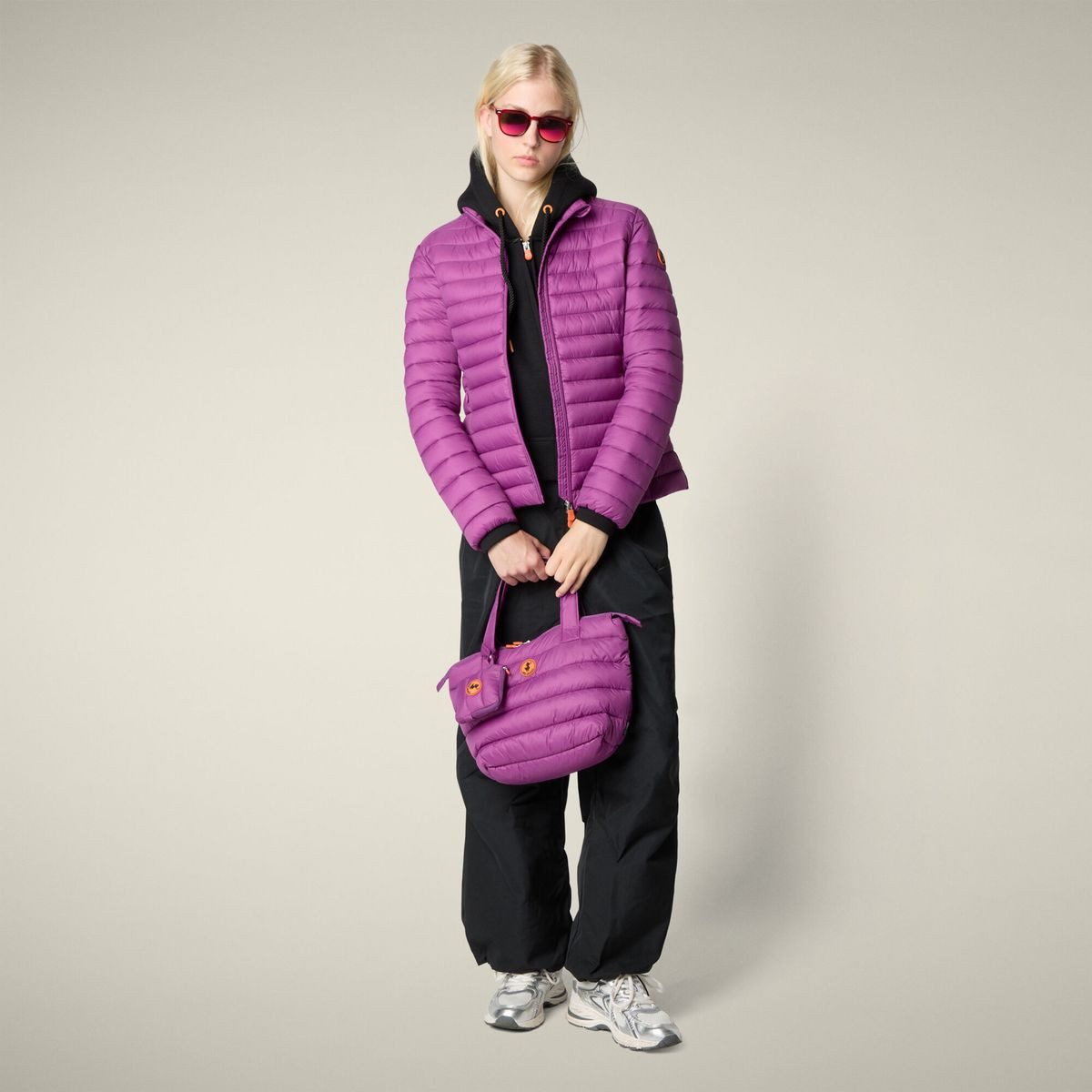 SAVE THE DUCK Outdoorjacke Carly Elegante Damen-Steppjacke mit PLUMTECH®-Wattierung, winddichtem