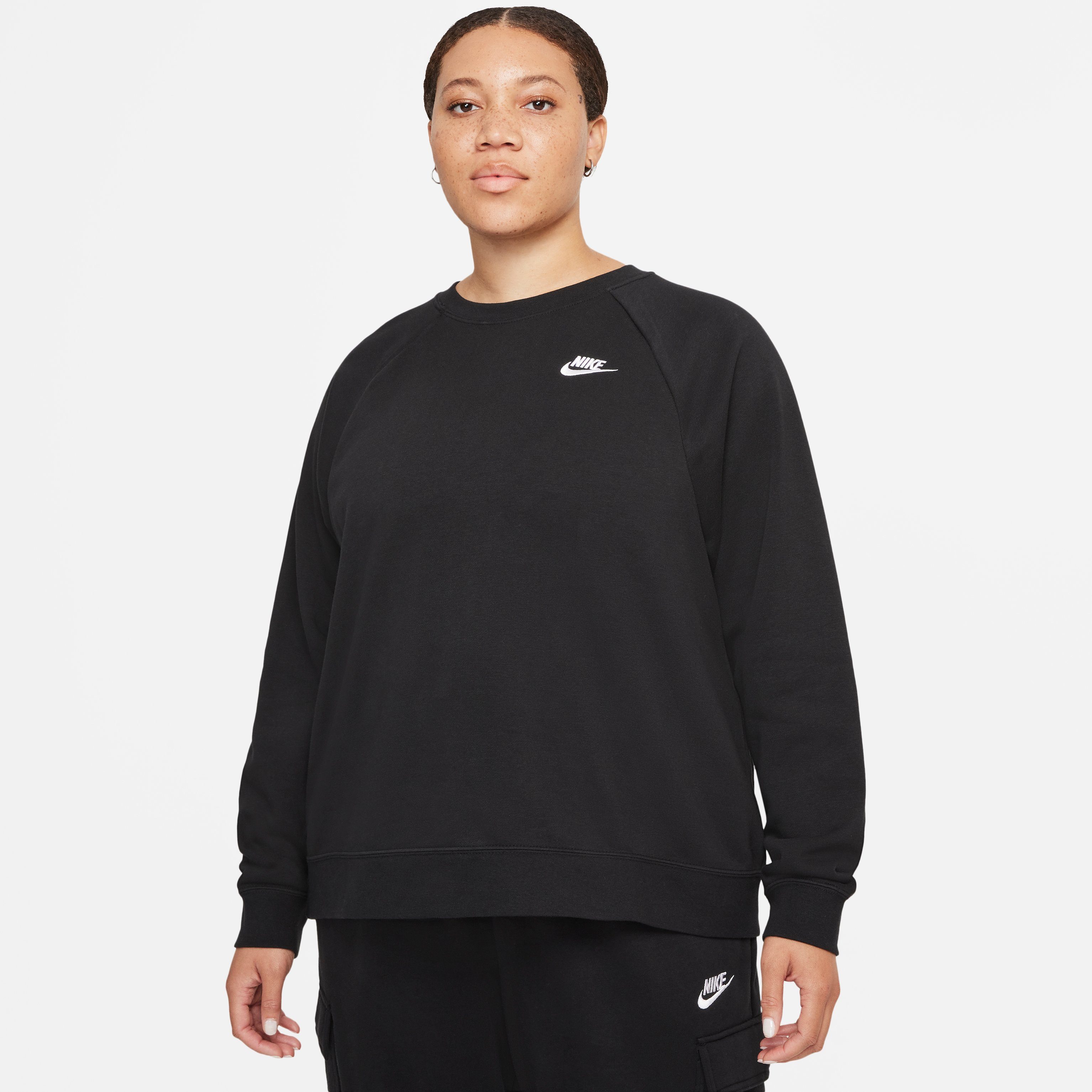 Nike Sportswear Sweatshirt ESSENTIAL WOMENS CREW (PLUS SIZE) schwarz