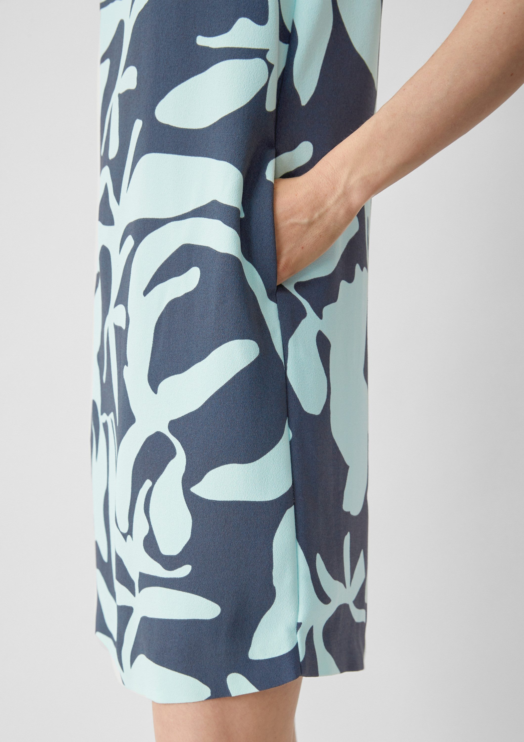 comma Minikleid Kleid Kurzes Kleid aus Crêpe