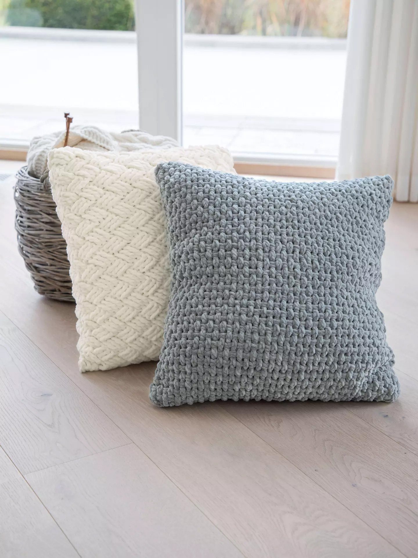 Gründl Funny Chenille Wolle uni einfarbig zum Stricken Häkeln, Chenillegarn Häkelwolle, 120,00 m (Chenillewolle, Flauschgarn, Kuschelwolle), weich und pflegelei – Bild 3 von 3