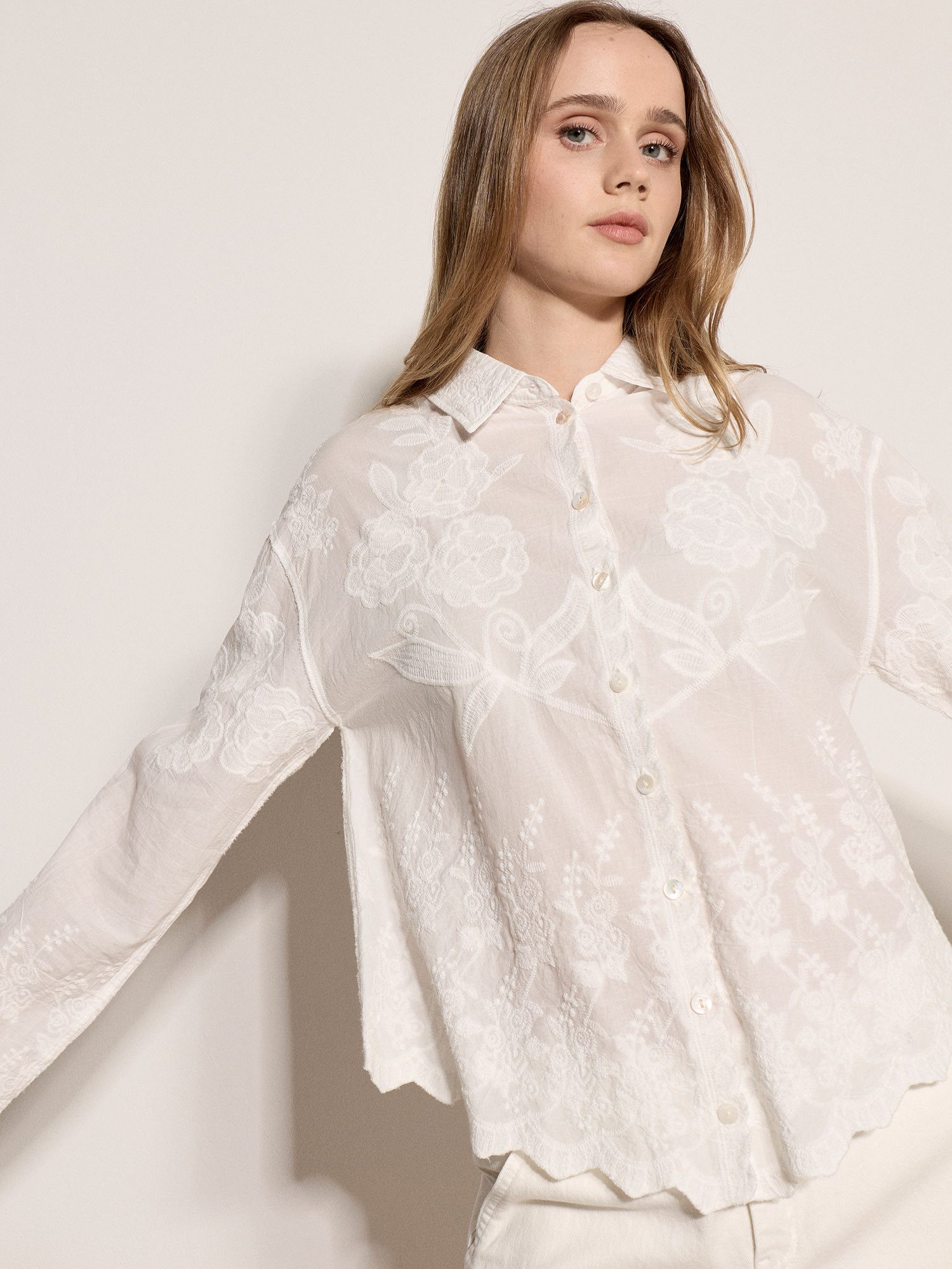 Apricot Shirtbluse Besticktes Baumwollhemd mit Blumenmuster