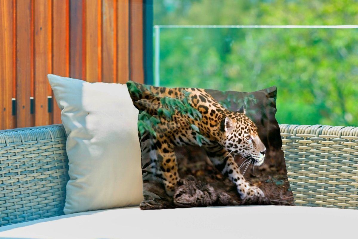 Schleichender Dekokissen Jaguar MuchoWow Outdoor-Dekorationskissen, Polyester, Wald, im Dekokissenbezug, Kissenhülle