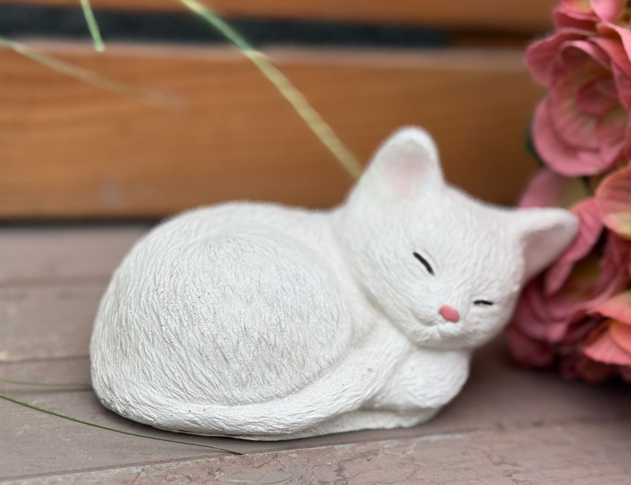 Stone and Style Gartenfigur Frostfeste Steinfigur kleine schlafende Katze verschiedene Farben