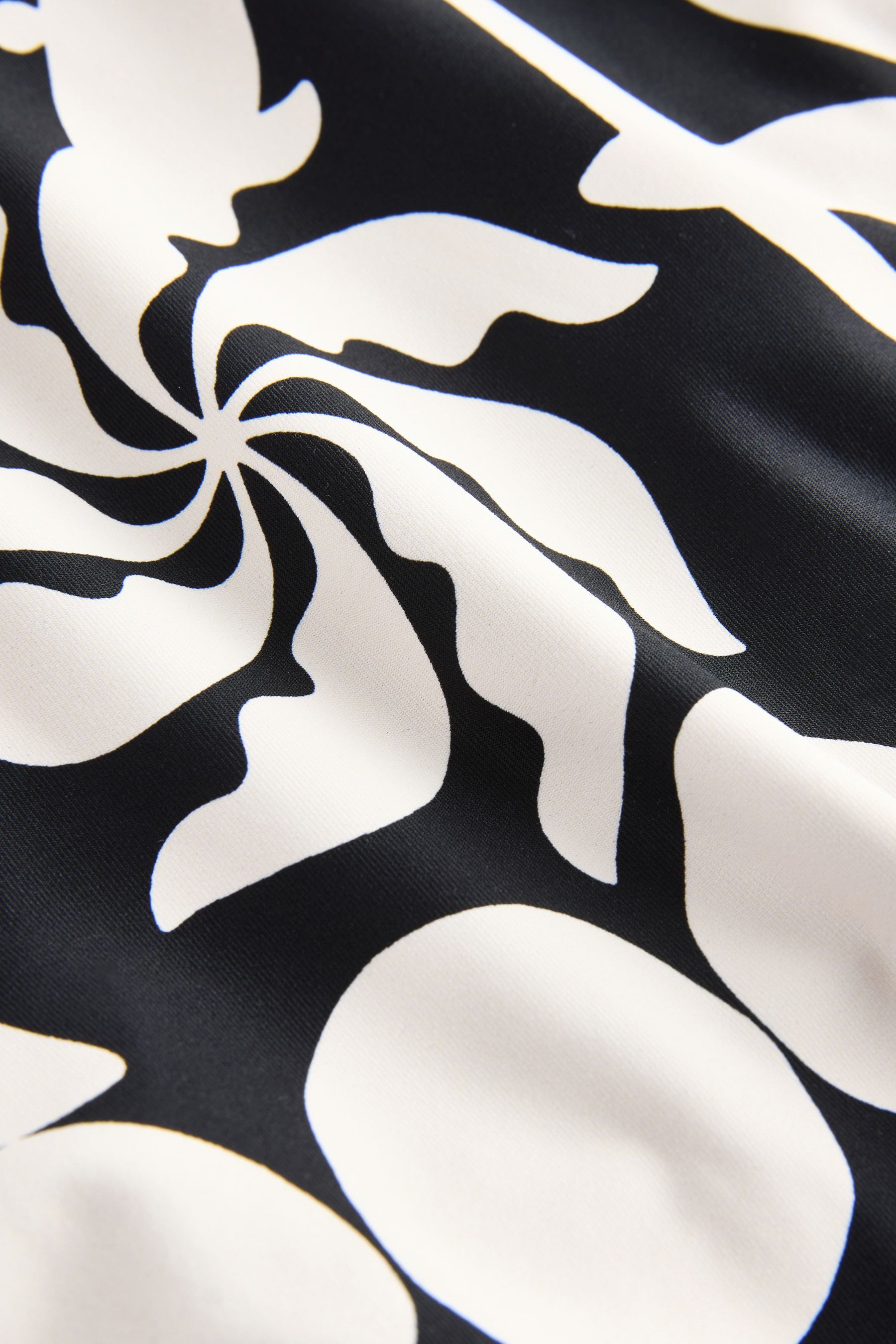 Next Badeanzug Bauchformender One-Shoulder-Badeanzug (1-St)