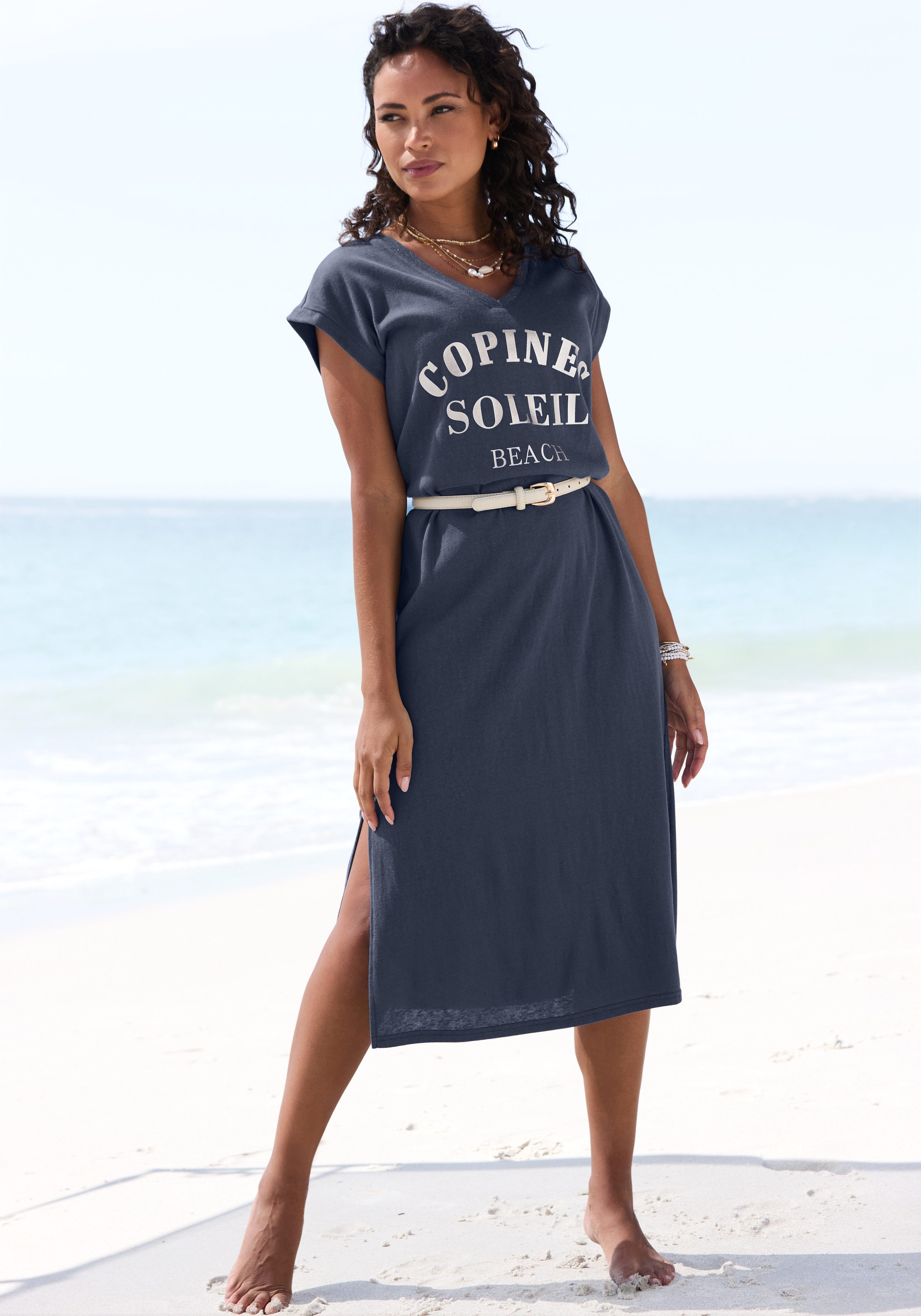 Beachtime by Lascana Strandkleid mit glänzendem Foliendruck vorne, langes T-Shirt-Kleid lockeres Jerseykleid, Midikleid mit Seitenschlitzen, Sommerkleid