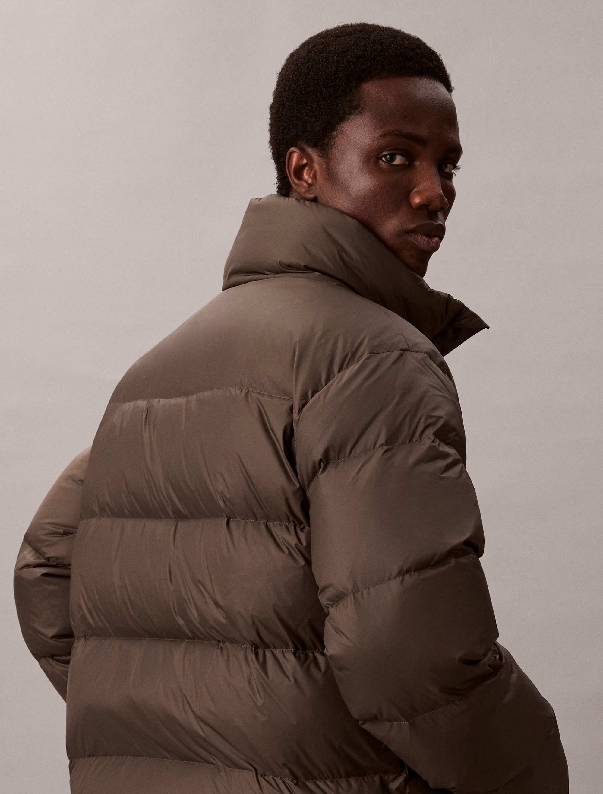 Calvin Klein Steppjacke LS MDWT NYLON CHNNL DOWN PUFFER Mit Rundhalsaussschnitt, regular fit
