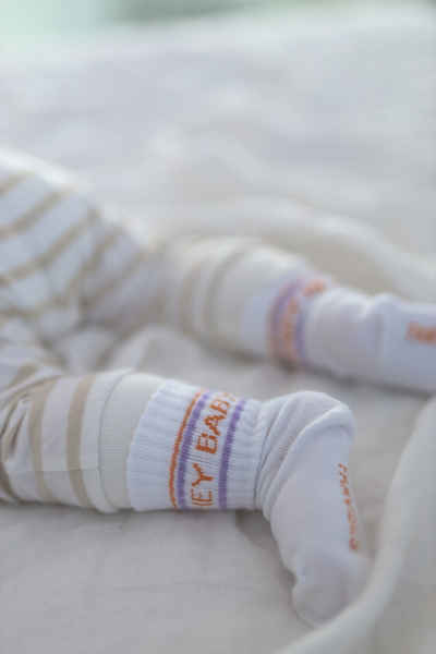 FAMVIBES Tennissocken Socken HEY BABY - Lavender, Orange (Größe 0-1 Jahr)