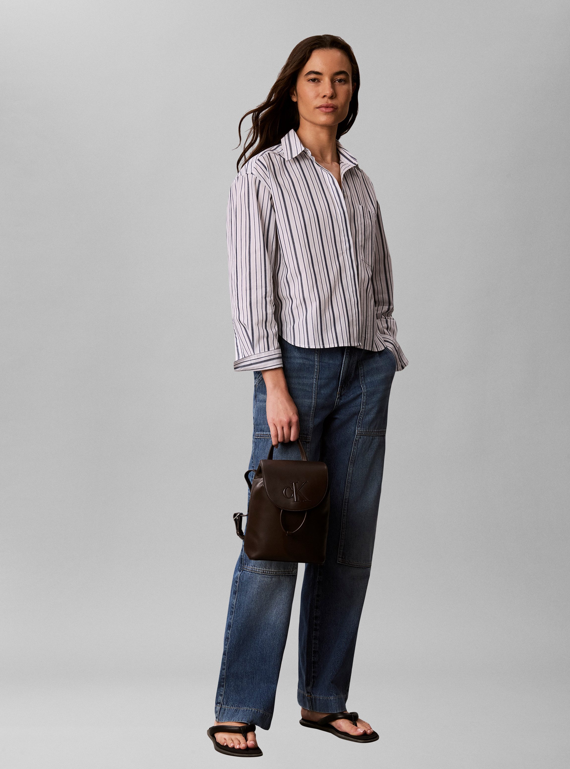 Calvin Klein Cityrucksack BOLD CK FLAP MINI BACKPACK, Mini Rucksack, Kordelzug, Freizeitrucksack mit CK-Logo