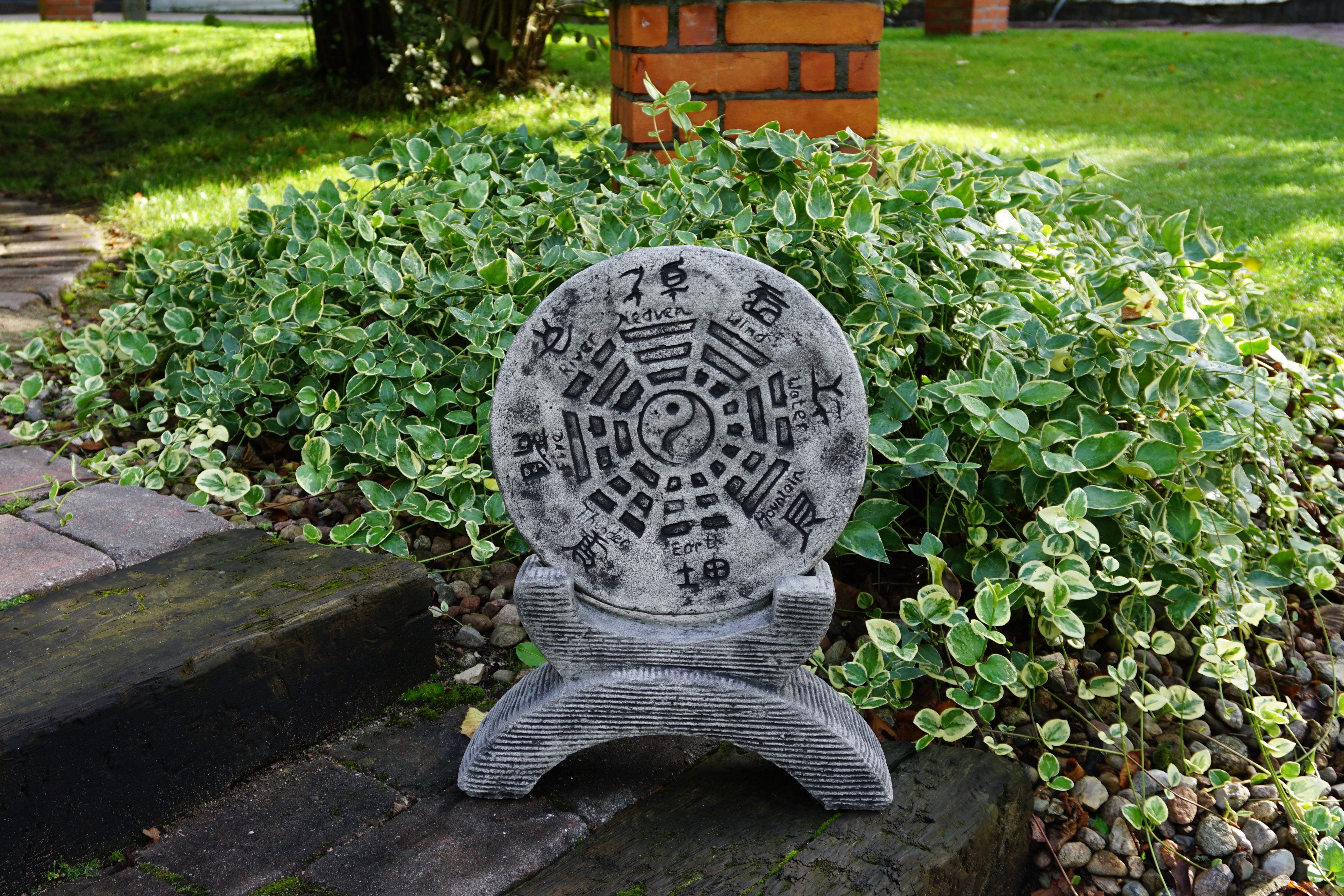 gartendekoparadies.de Gartenfigur Chinesisches Gartenhoroskop Yin und Yang, Steinfigur, H. 47 cm, 13 kg, Frostsicher