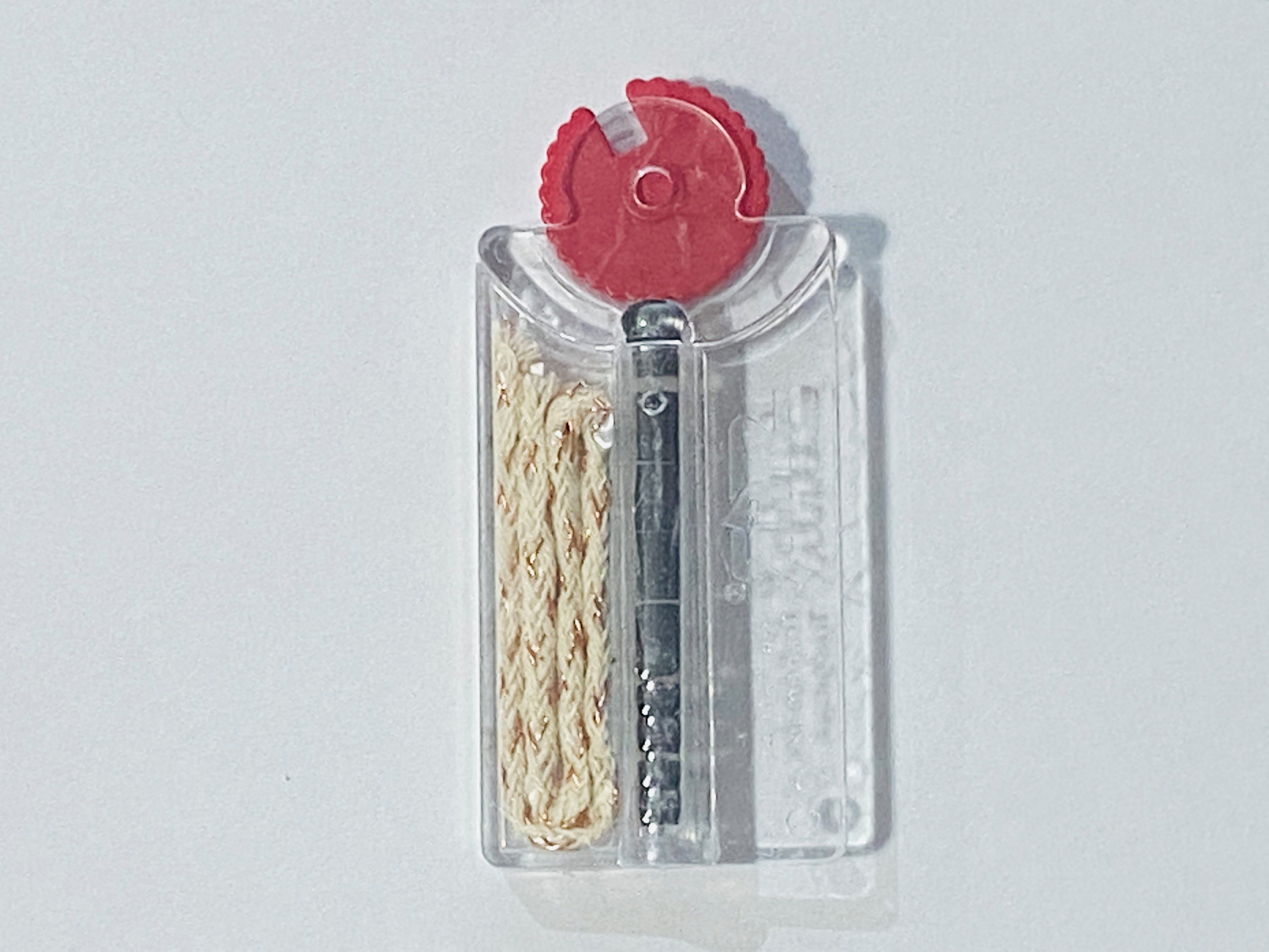 meytrade Feuerzeug Zubehör Feuersteine & Docht Spender für Benzinfeuerzug z.B. ZIPPO, 7 Feuersteine und 1 Docht im Set