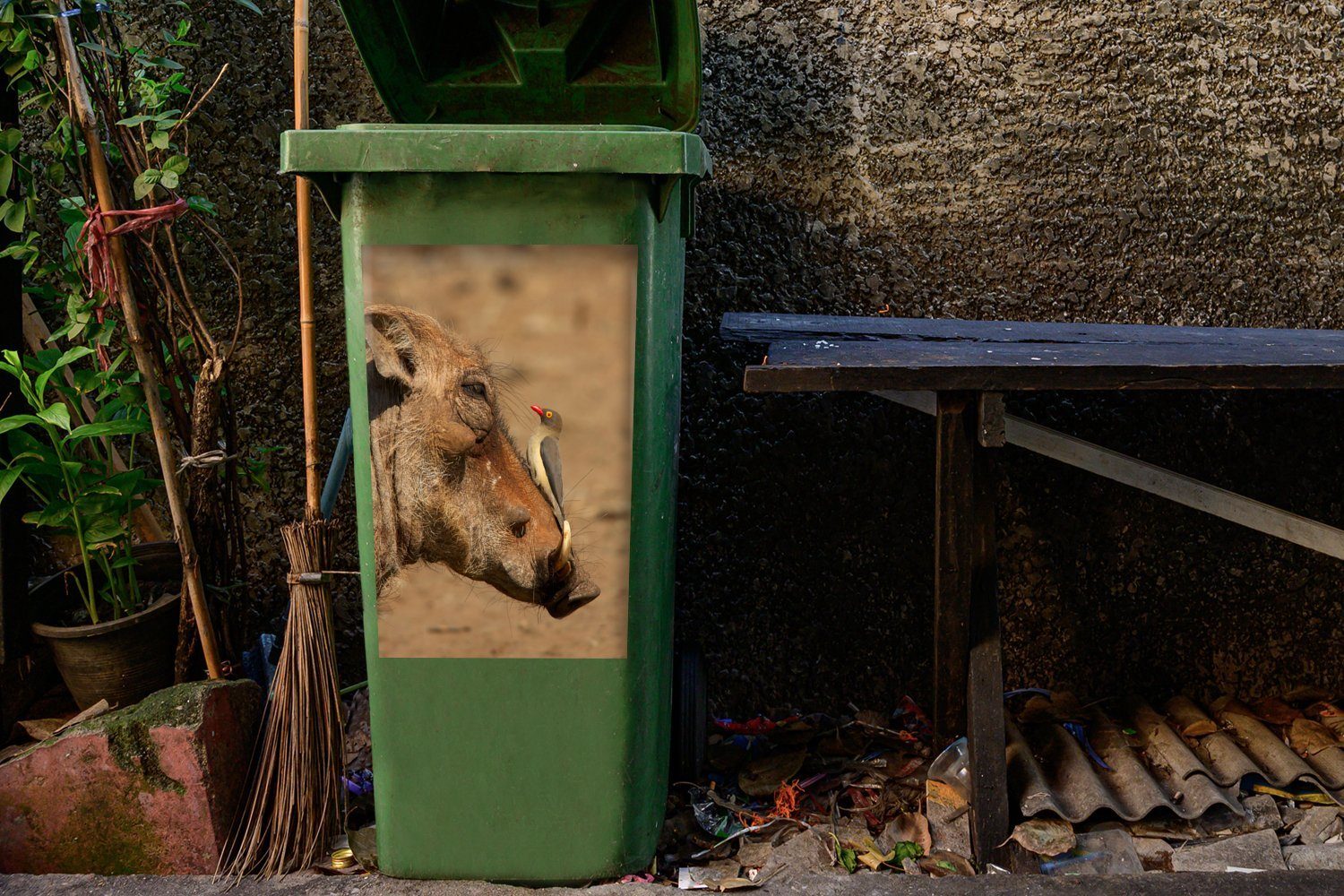 Mülltonne, - (1 St), Sticker, Vogel - Wandsticker Wüste MuchoWow Container, Abfalbehälter Mülleimer-aufkleber, Wildschwein