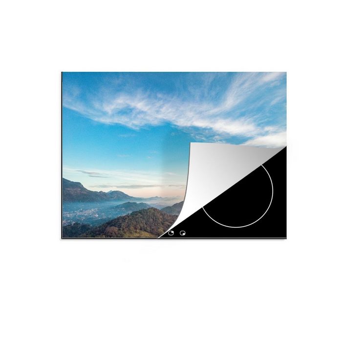 MuchoWow Herdblende-/Abdeckplatte Sonnenaufgang über den Bergen Sri Lankas bei leichter Bewölkung Vinyl (1 tlg) Mobile Arbeitsfläche nutzbar Ceranfeldabdeckung