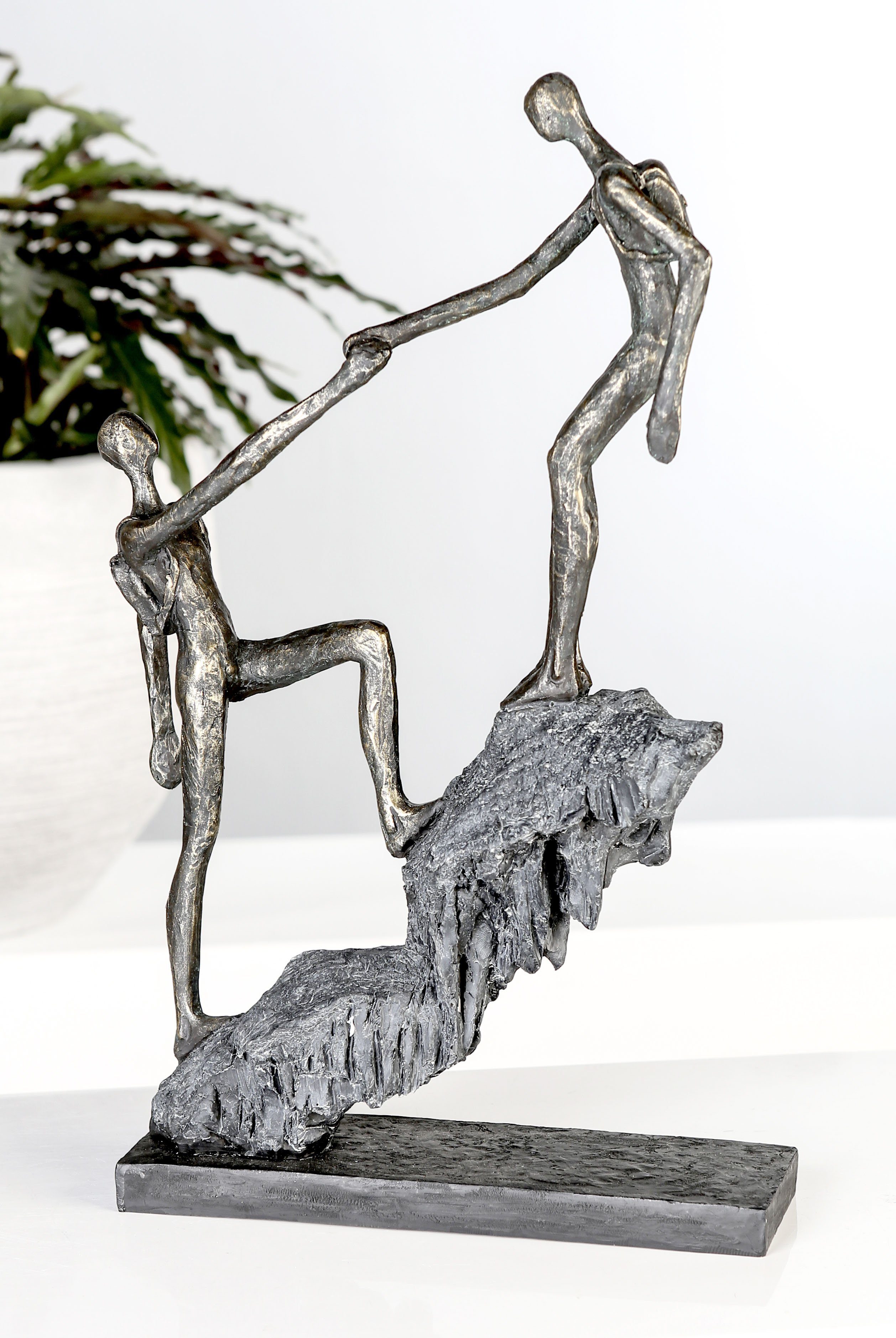 Casablanca by Gilde Dekofigur Skulptur Ankunft, bronzefarben/grau (1 St), bronzefarben/grau, Polyresin
