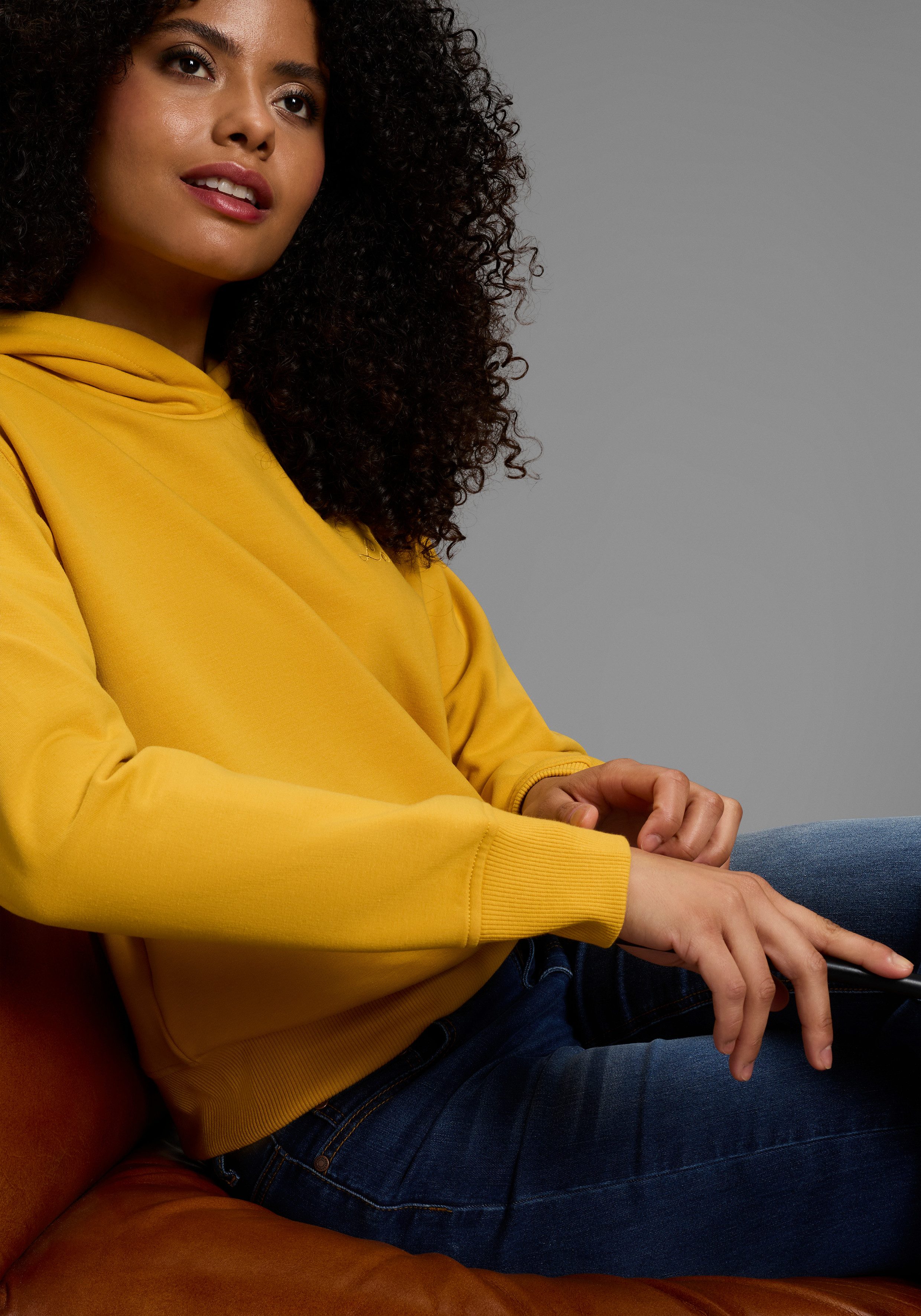 Laura Scott Kapuzensweatshirt mit Kapuze, figurumspielende Passform, mit Stickerei als Applikation