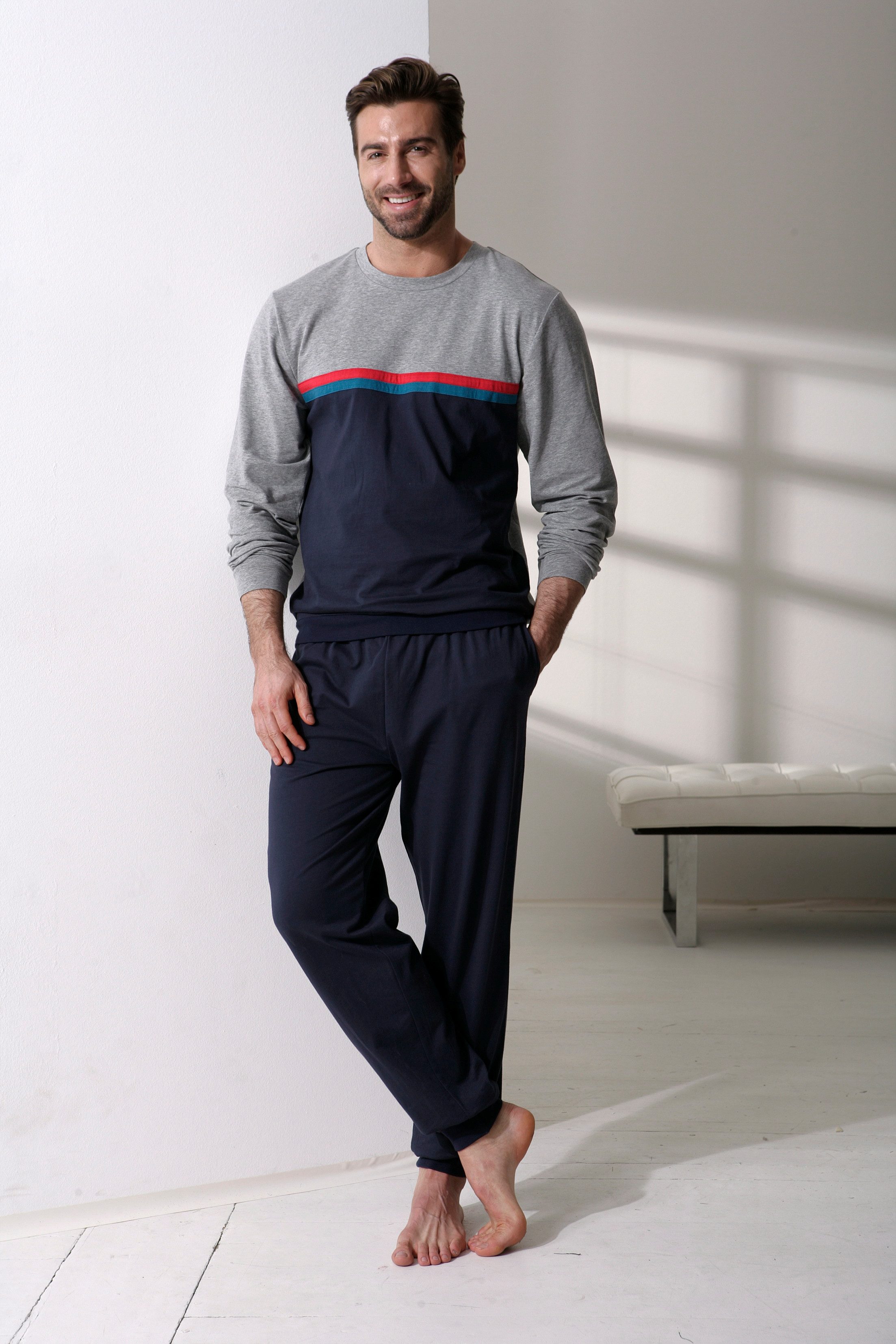 le jogger® Pyjama (2 tlg., 1 Stück) Schlafanzug in langer Form mit kontrastfarbenen Streifen