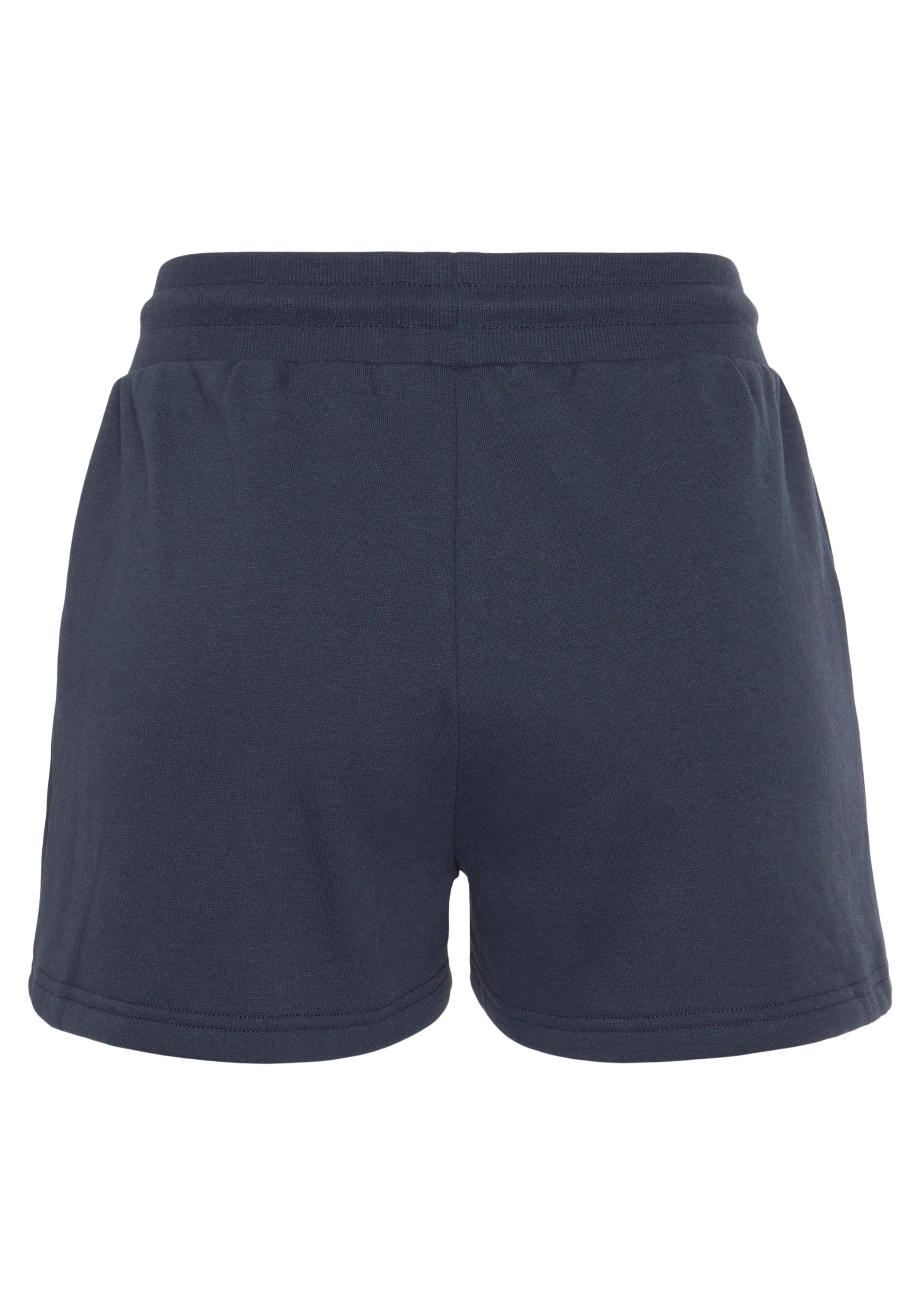 LASCANA Relaxshorts Pride mit Regenbogen-Label nachtblau