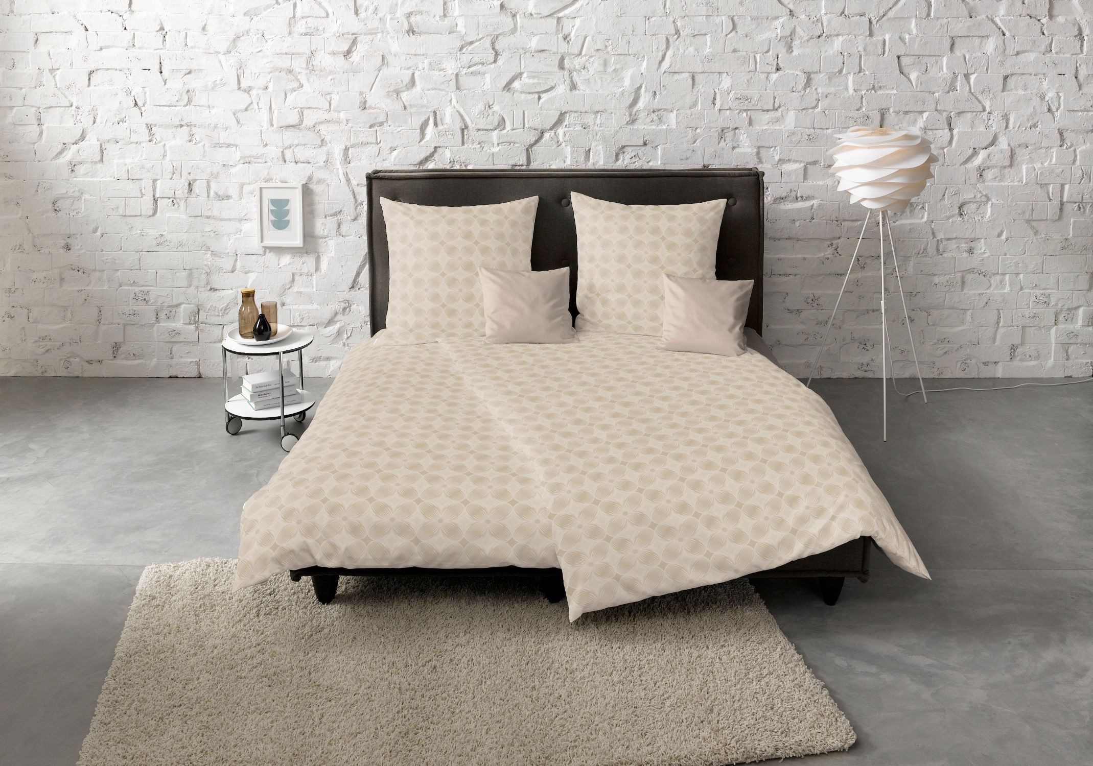 fleuresse Bettwäsche Fleuresse Mako Damast Bettwäsche uni 135x200 Blüten Blumen beige 45461, Mako Damast, 2 teilig, Jacquard-Gewebe aus feinsten Garnen